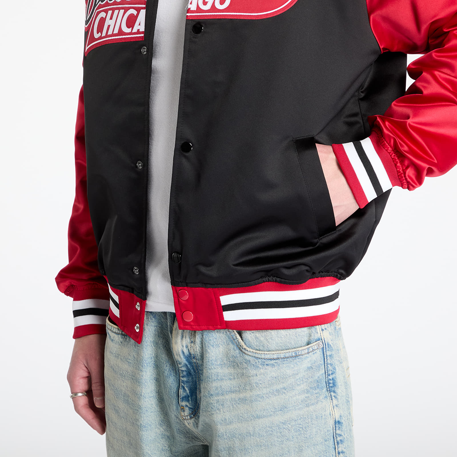 Men's jackets Mitchell & Ness NHL Double Clutch Lw Satin Vintage Logo Blackhawks Jacket Black/ Scarlet