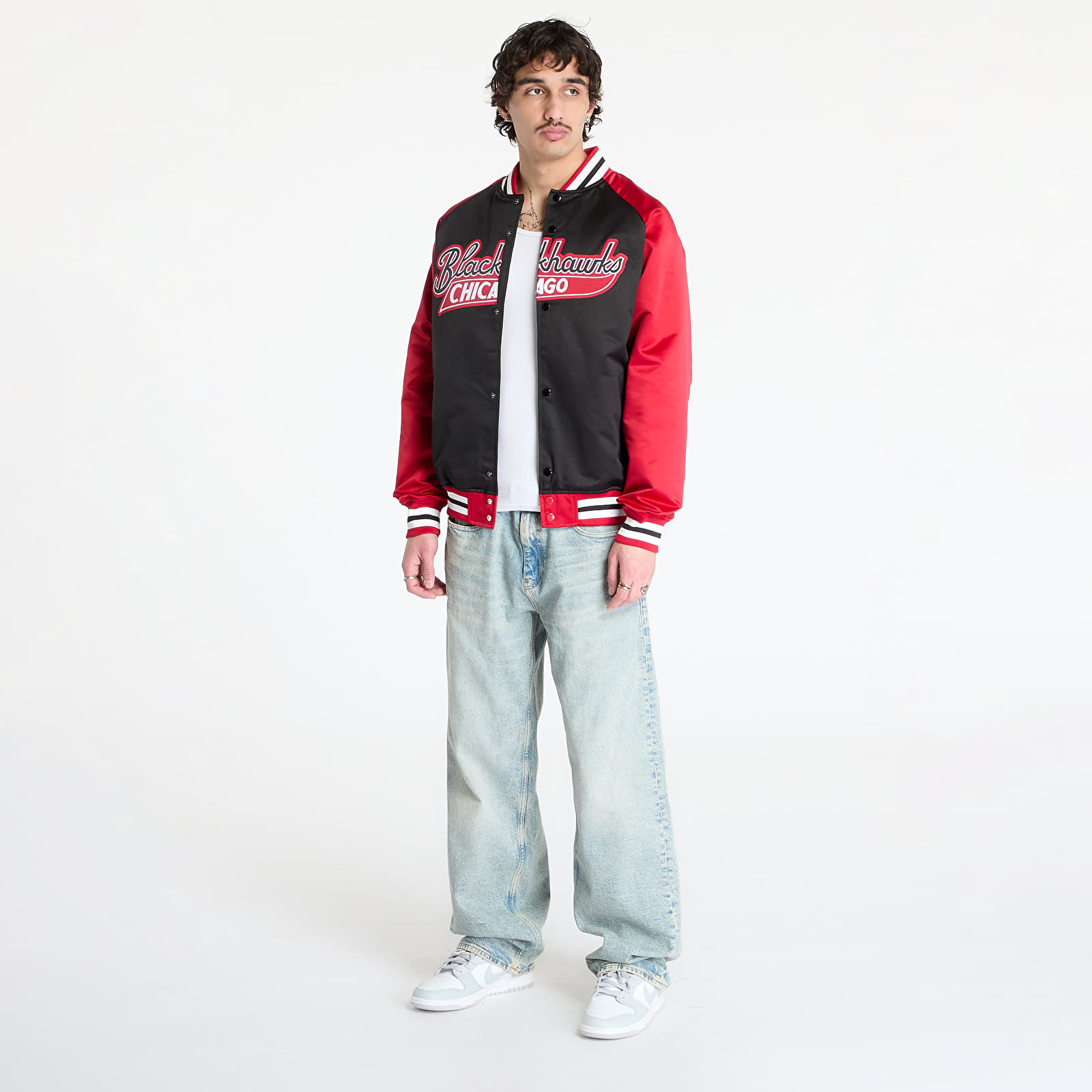 Men's jackets Mitchell & Ness NHL Double Clutch Lw Satin Vintage Logo Blackhawks Jacket Black/ Scarlet