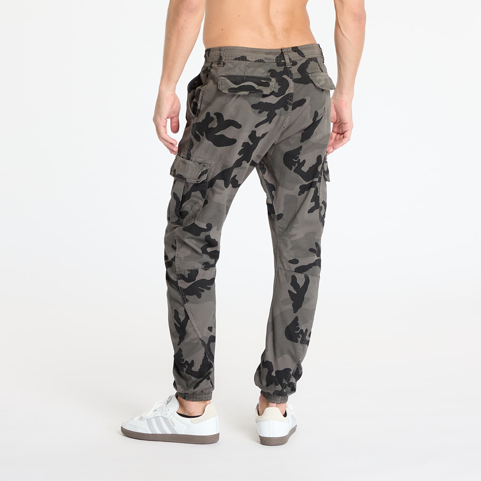 Cargo hlače Urban Classics Camo Cargo Jogging Pants Camo Grey