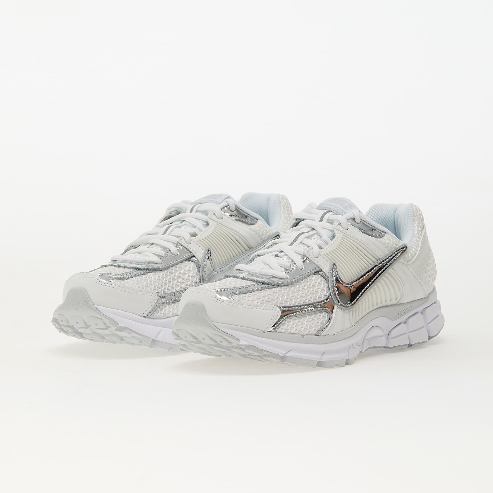 Naiste tossud ja kingad Nike W Zoom Vomero 5 Gold White/ Metallic Silver-Summit White