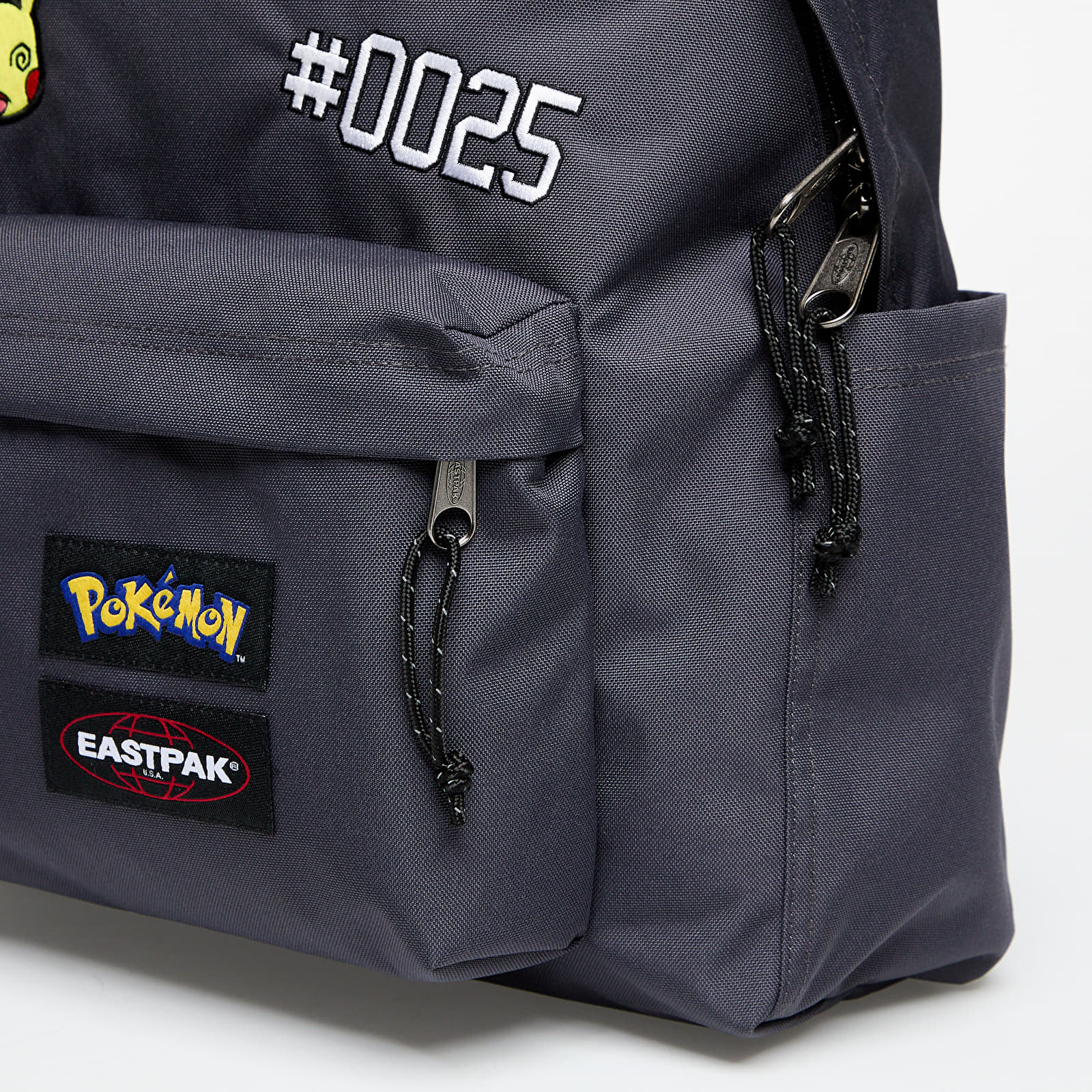 Mochilas para hombres EASTPAK Day Pak'r Pokemon Patches Backpack Grey