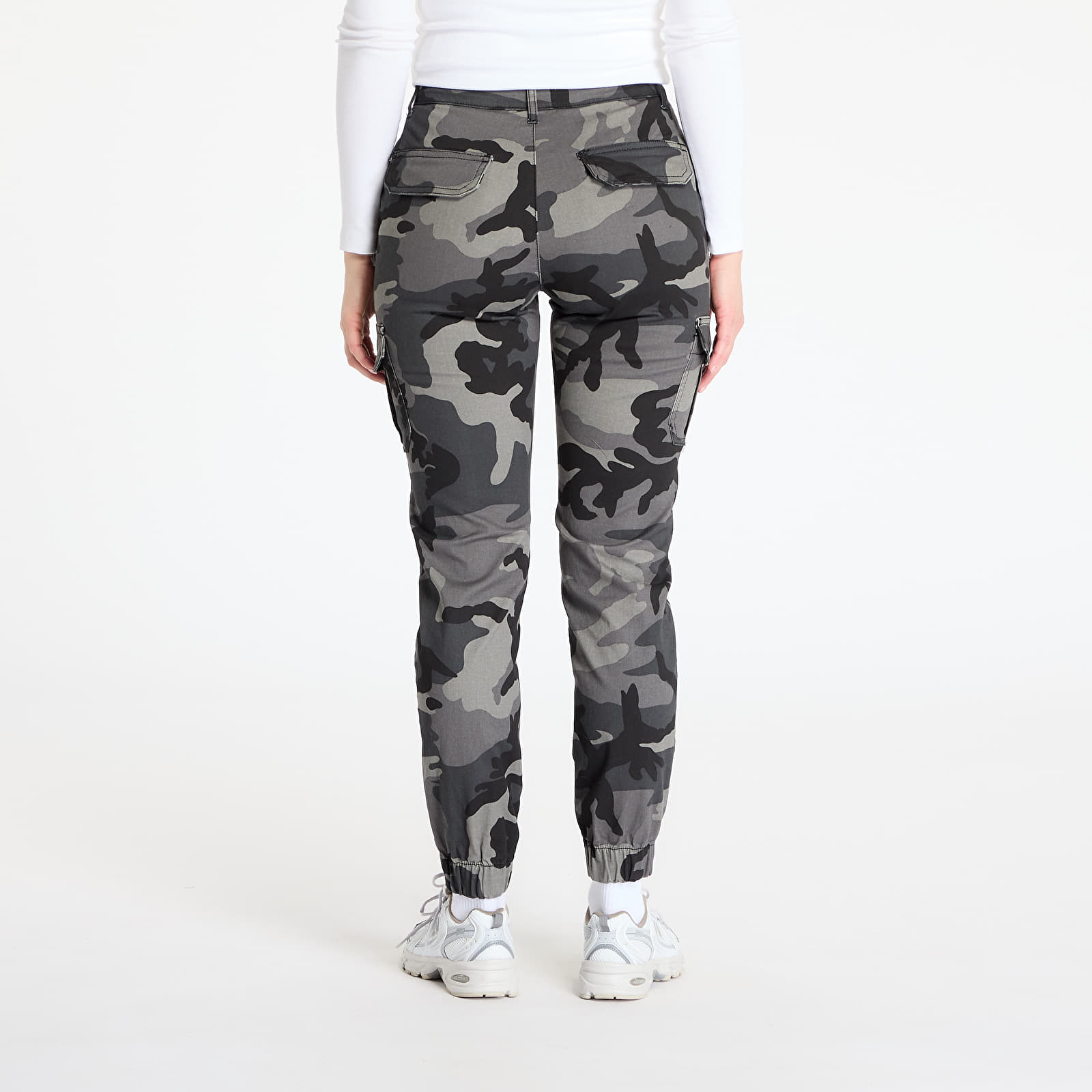 Cargo püksid Urban Classics Ladies High Waist Camo Cargo Pants Grey Camo