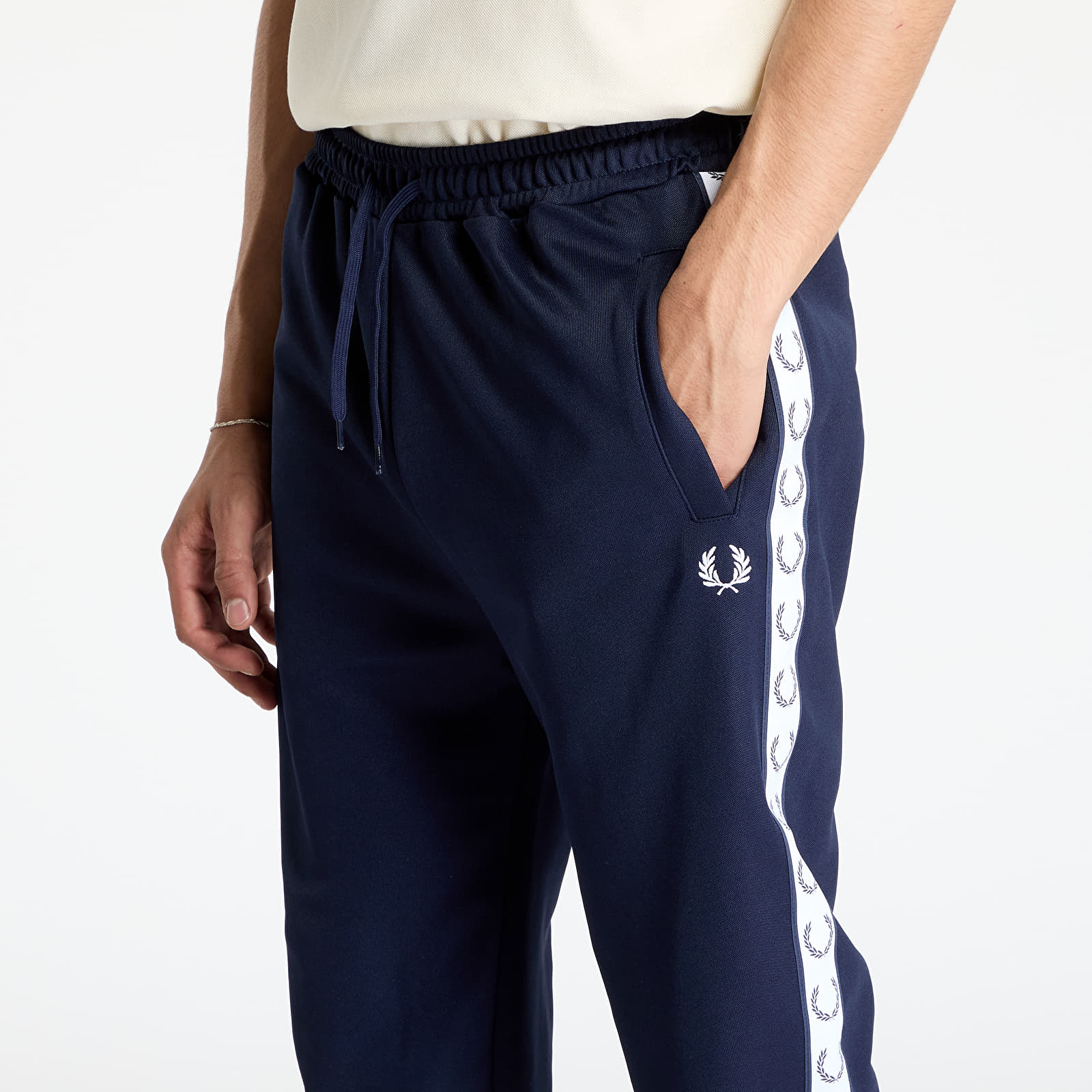 Meeste dressipüksid FRED PERRY Taped Track Pant Carbon Blue