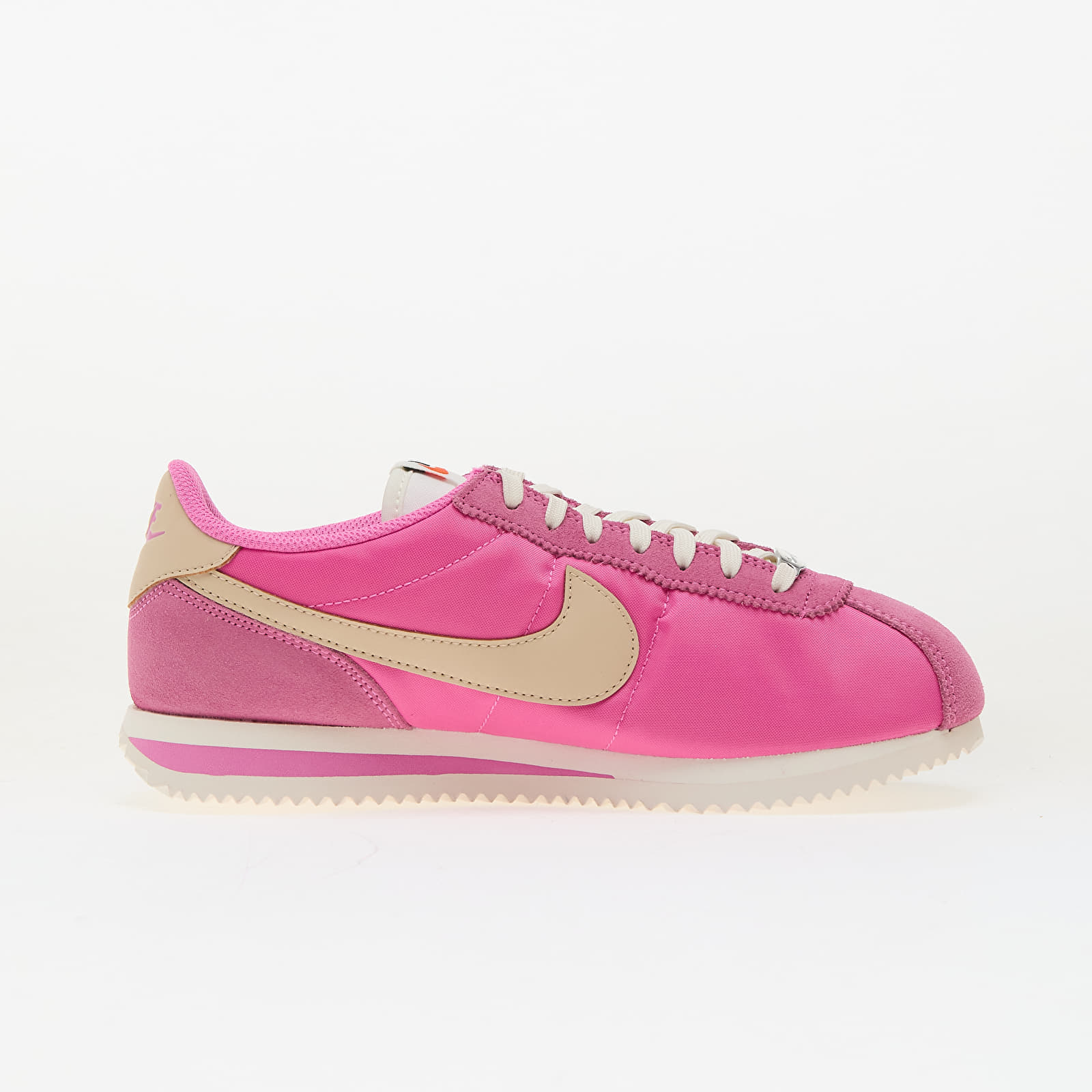 Baskets et chaussures pour femmes Nike W Cortez Playful Pink/ Sanddrift-Sail