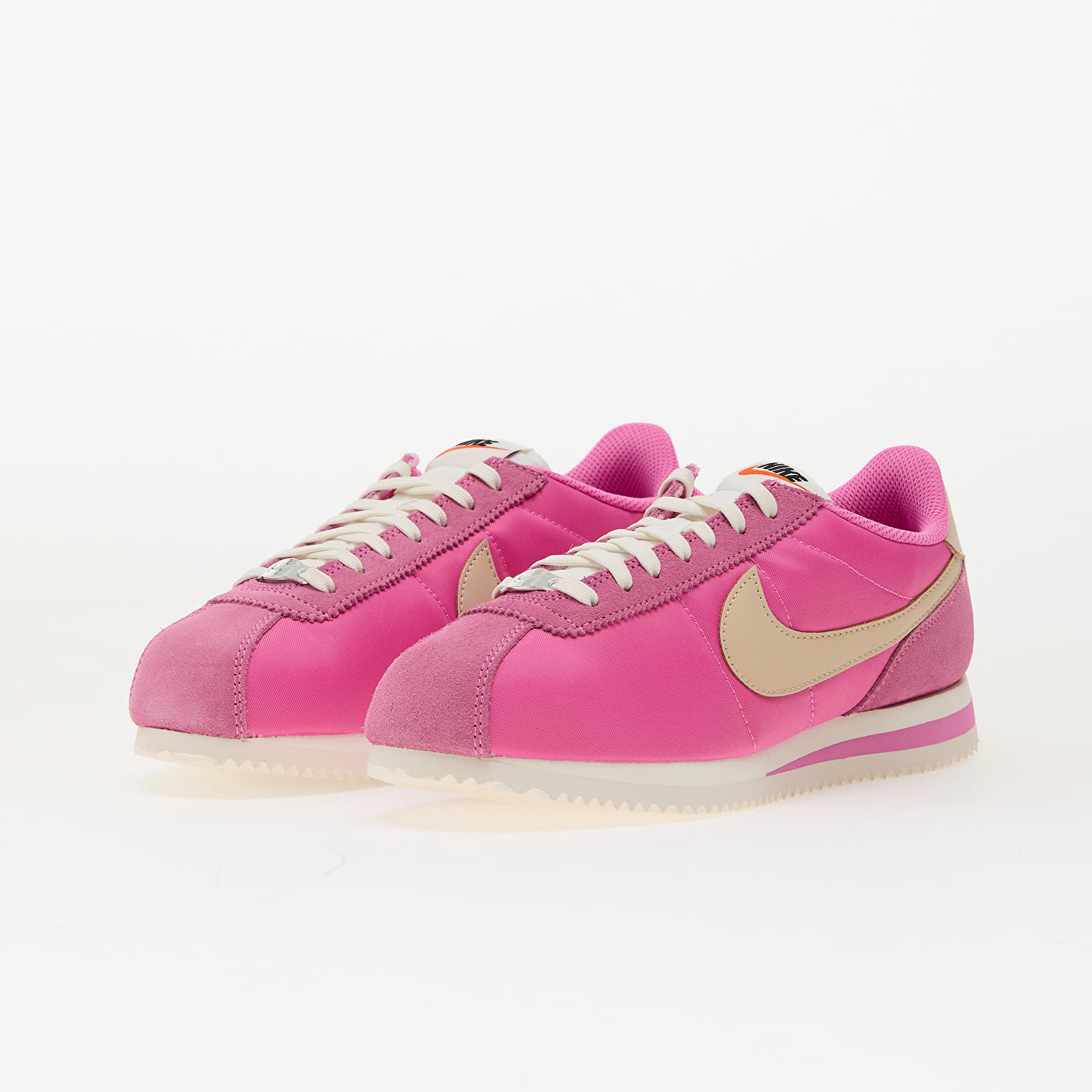 Baskets et chaussures pour femmes Nike W Cortez Playful Pink/ Sanddrift-Sail