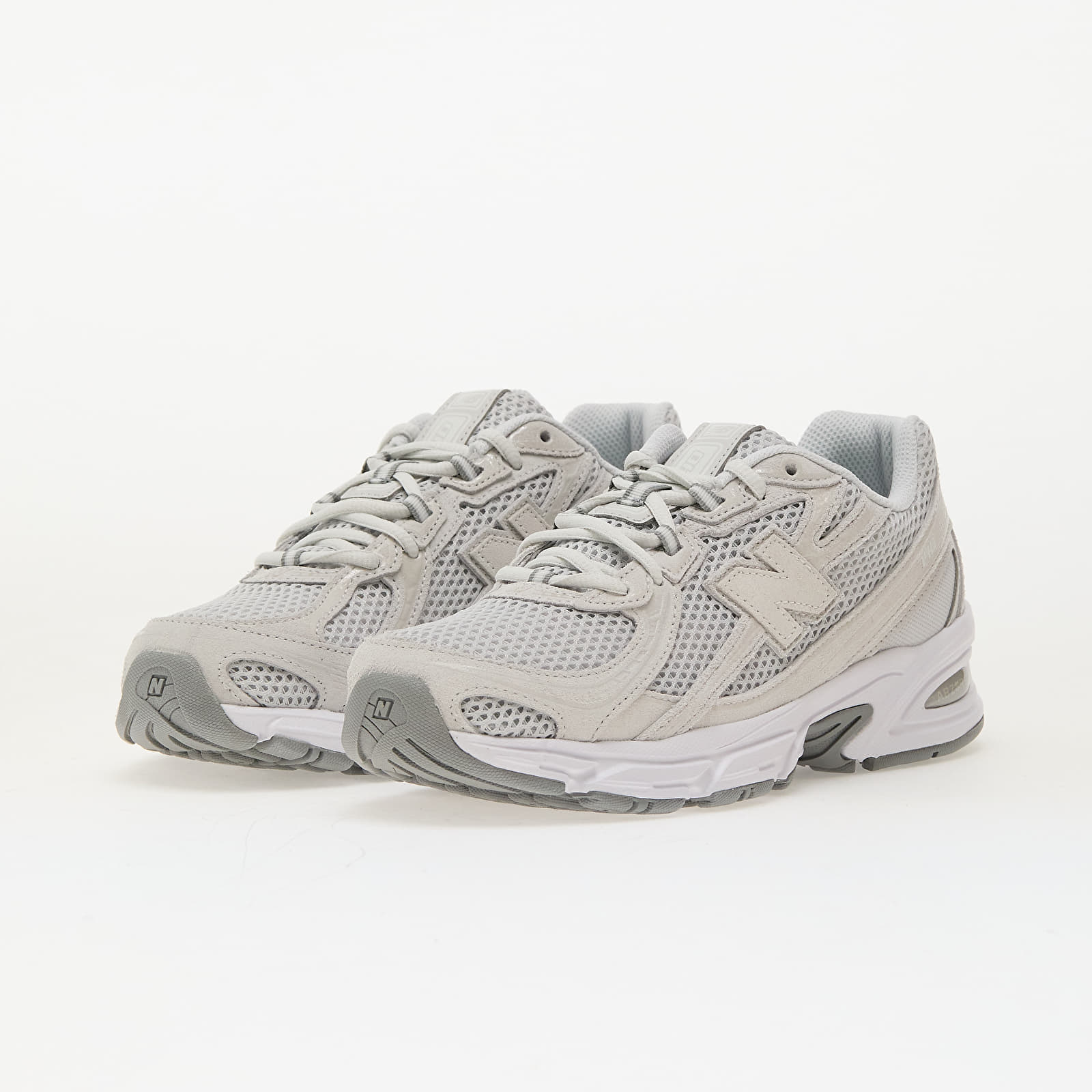Meeste tossud ja kingad New Balance 740 Grey