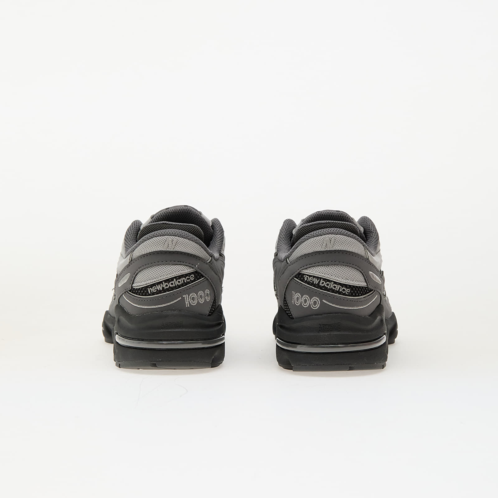 Meeste tossud ja kingad New Balance 1000 Castlerock