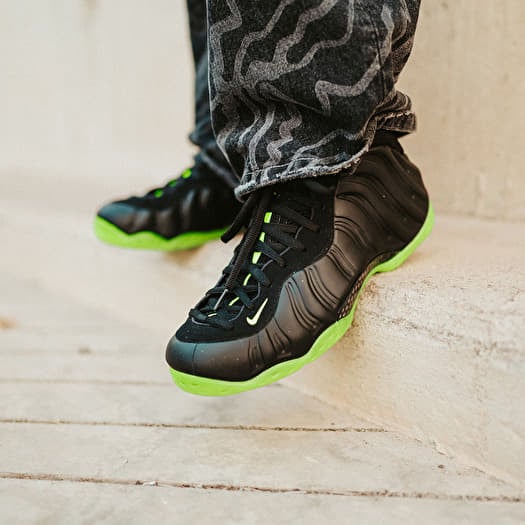 air foamposite one sneaker