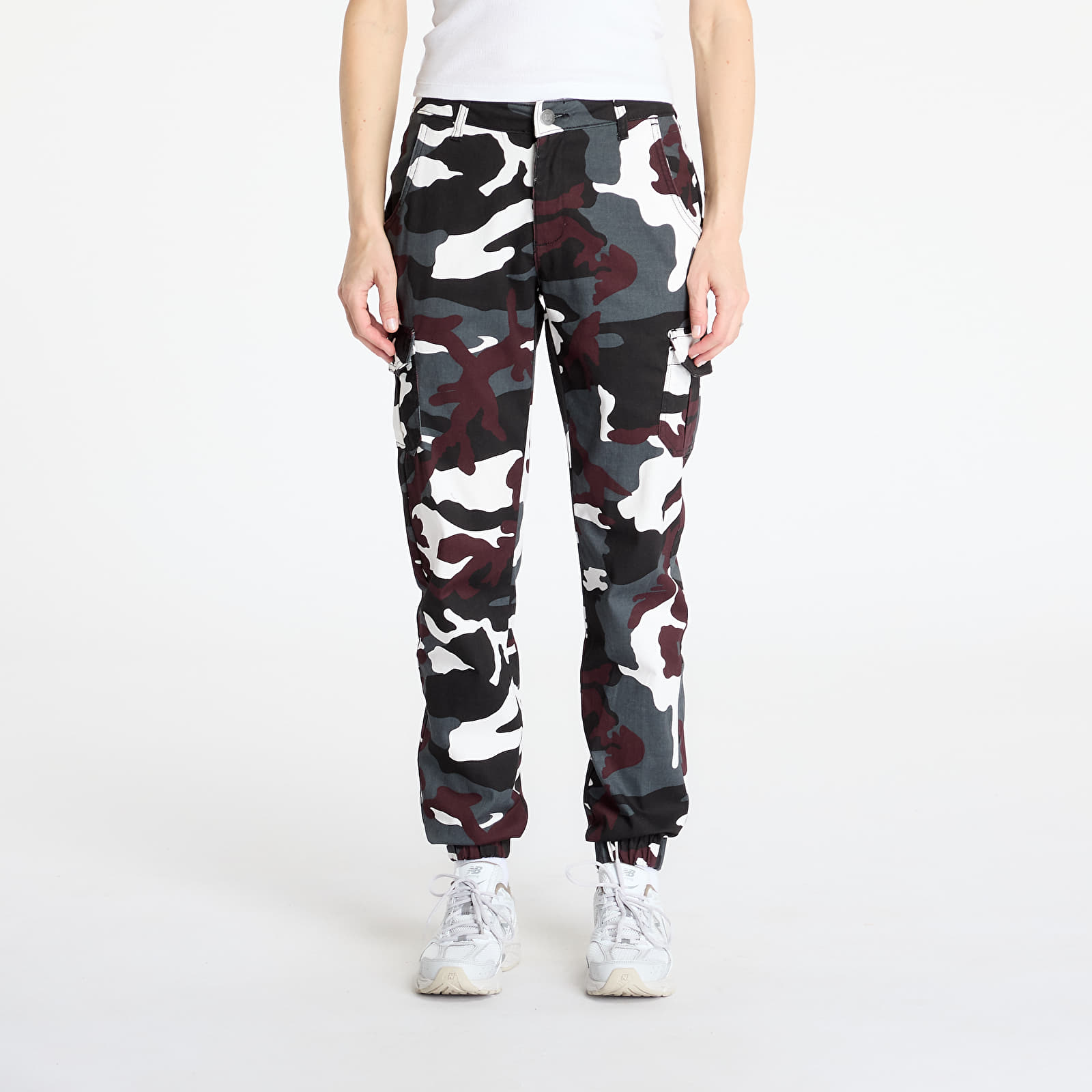 Cargo kalhoty Urban Classics Ladies High Waist Camo Cargo Pants Camo Burgundy