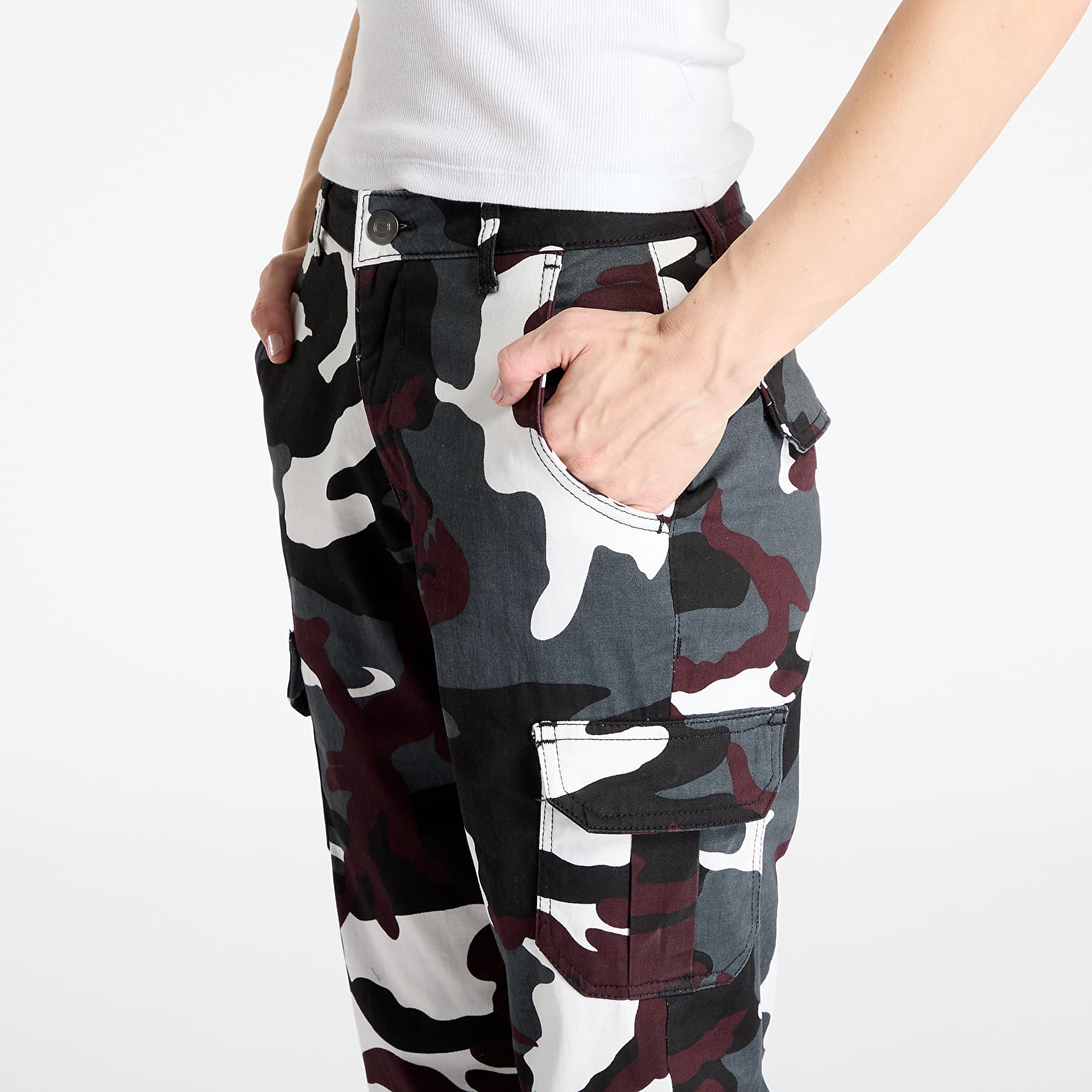Cargo kalhoty Urban Classics Ladies High Waist Camo Cargo Pants Camo Burgundy