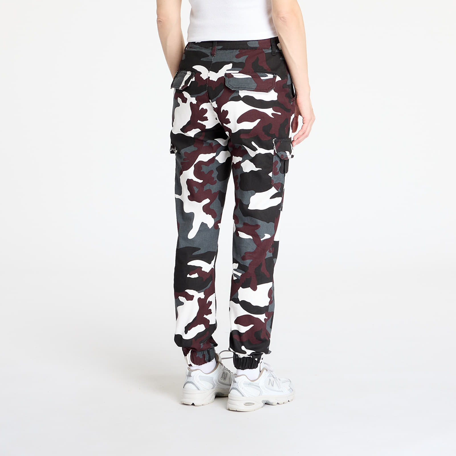 Cargo kalhoty Urban Classics Ladies High Waist Camo Cargo Pants Camo Burgundy