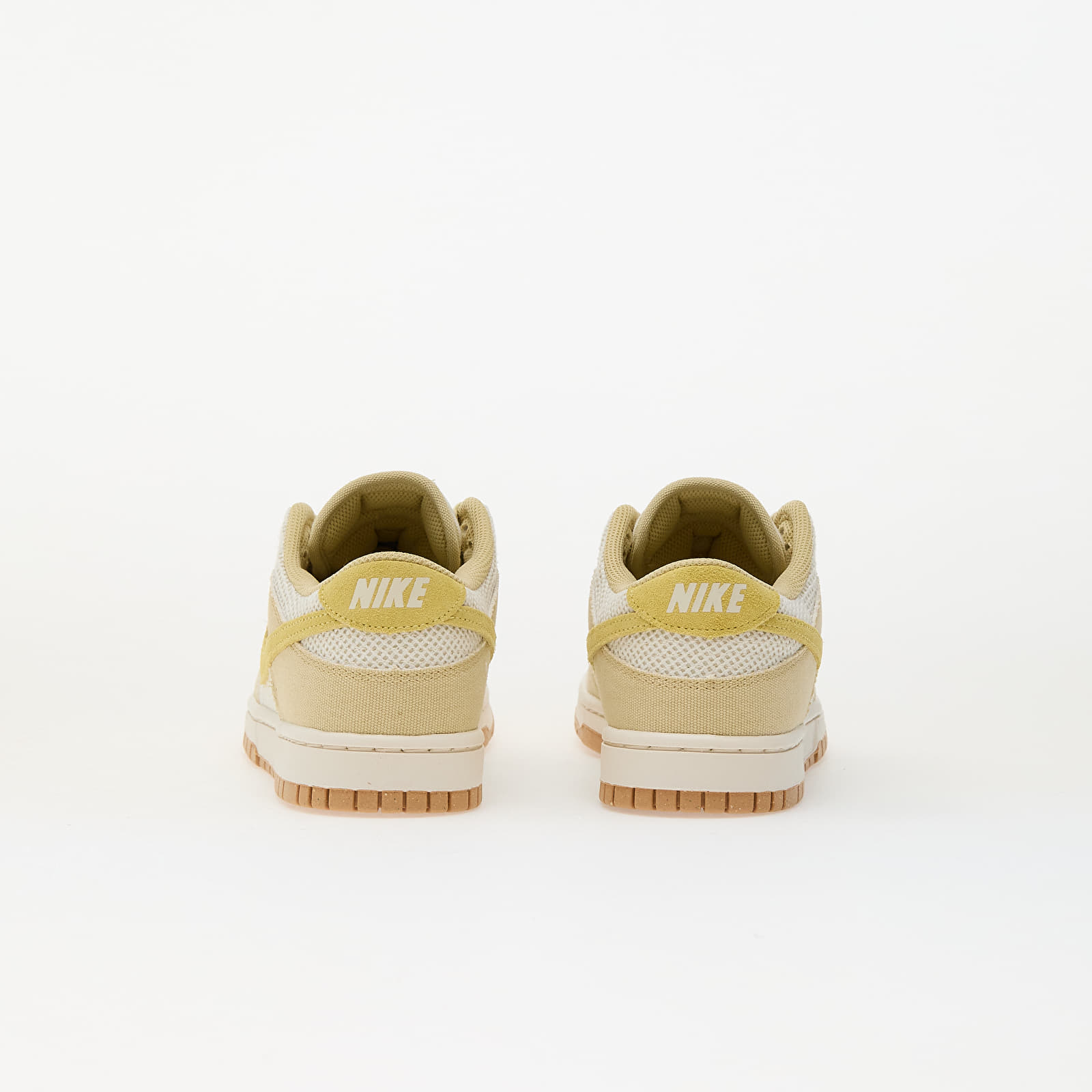 Zapatillas mujer Nike W Dunk Low Nn Se Team Gold/ Soft Yellow-Pale Ivory