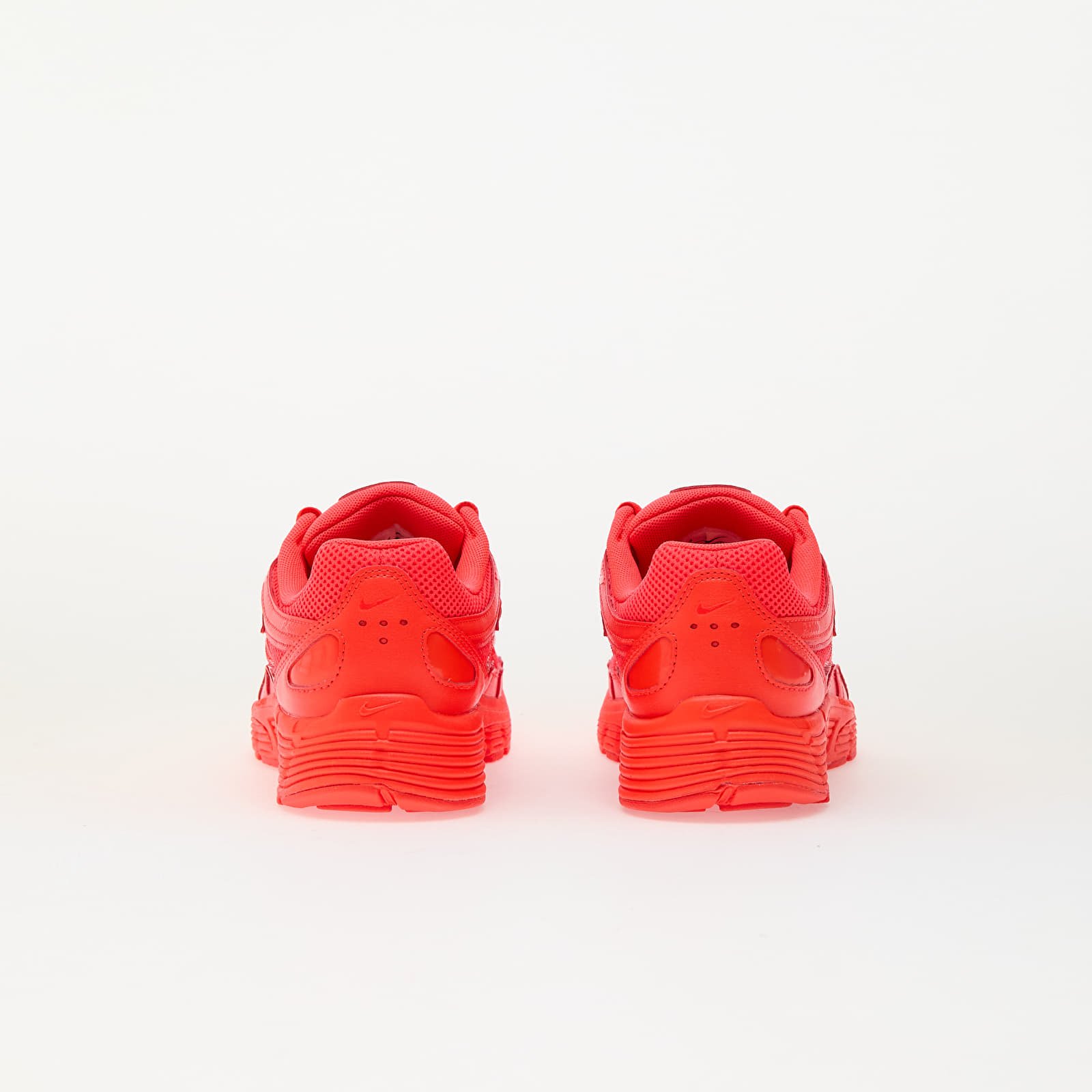 Naiste tossud ja kingad Nike W P-6000 Bright Crimson/ Bright Crimson-White