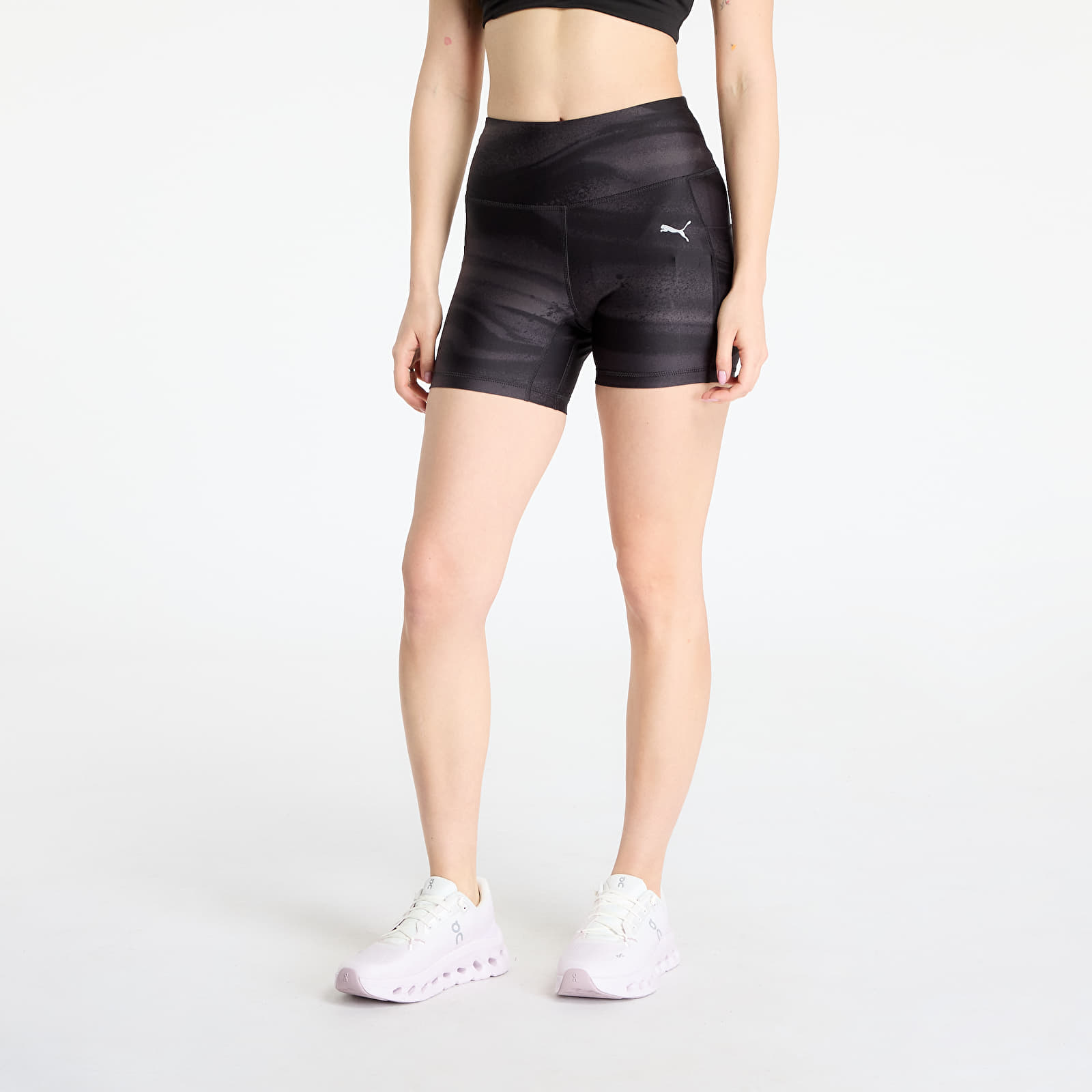 Дамски къси панталони Puma W Run Vlcty 5" Aop Short Tght PUMA Black