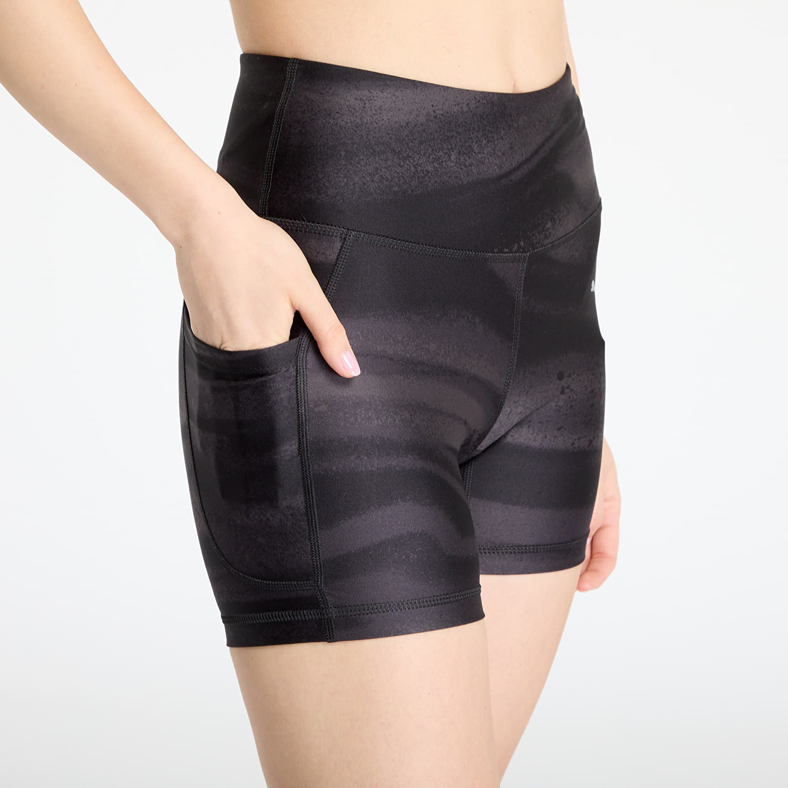 Дамски къси панталони Puma W Run Vlcty 5" Aop Short Tght PUMA Black