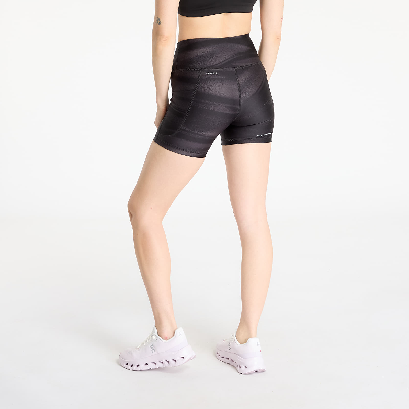 Дамски къси панталони Puma W Run Vlcty 5" Aop Short Tght PUMA Black