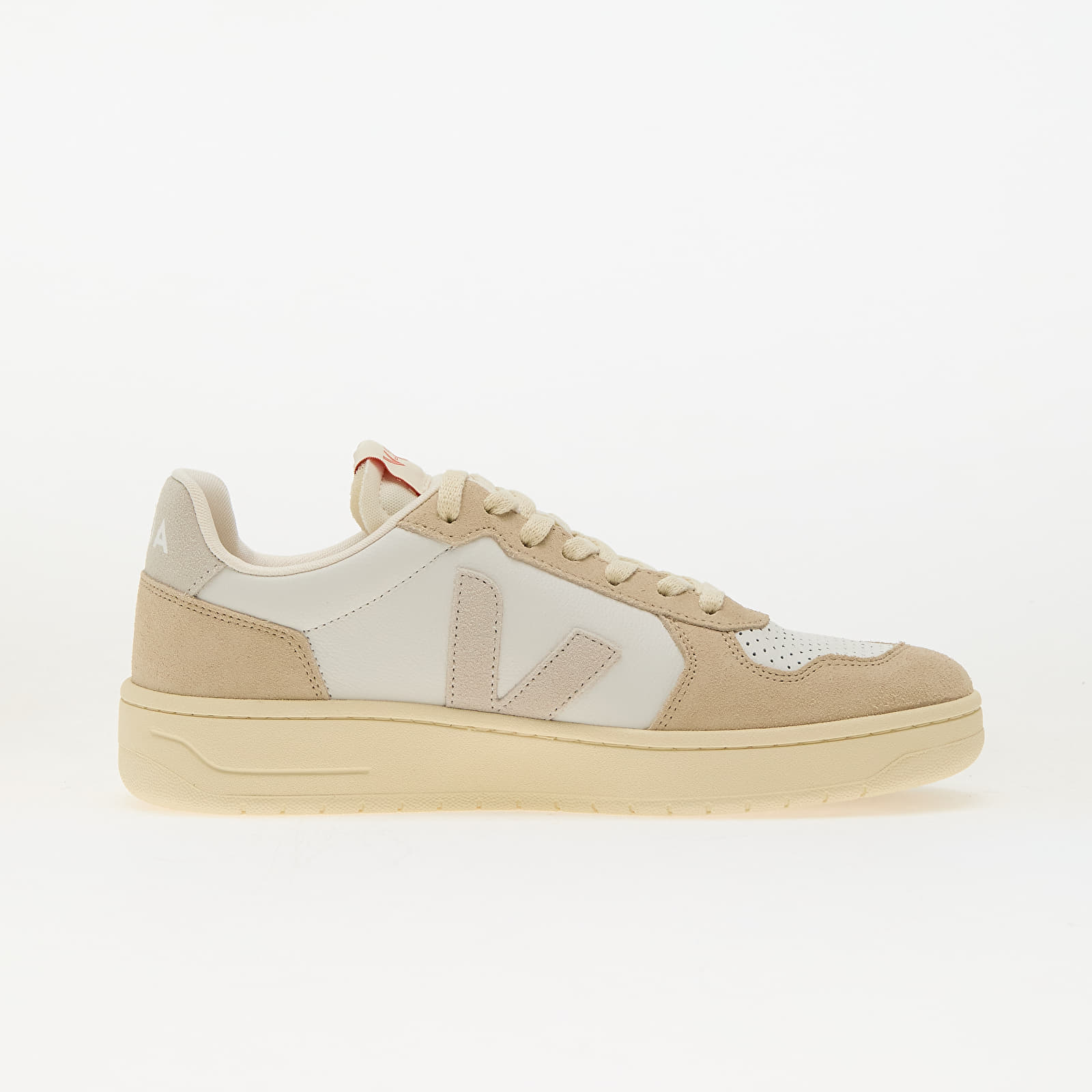 Meeste tossud ja kingad Veja V-82 Leather Ex-White Natural Almond