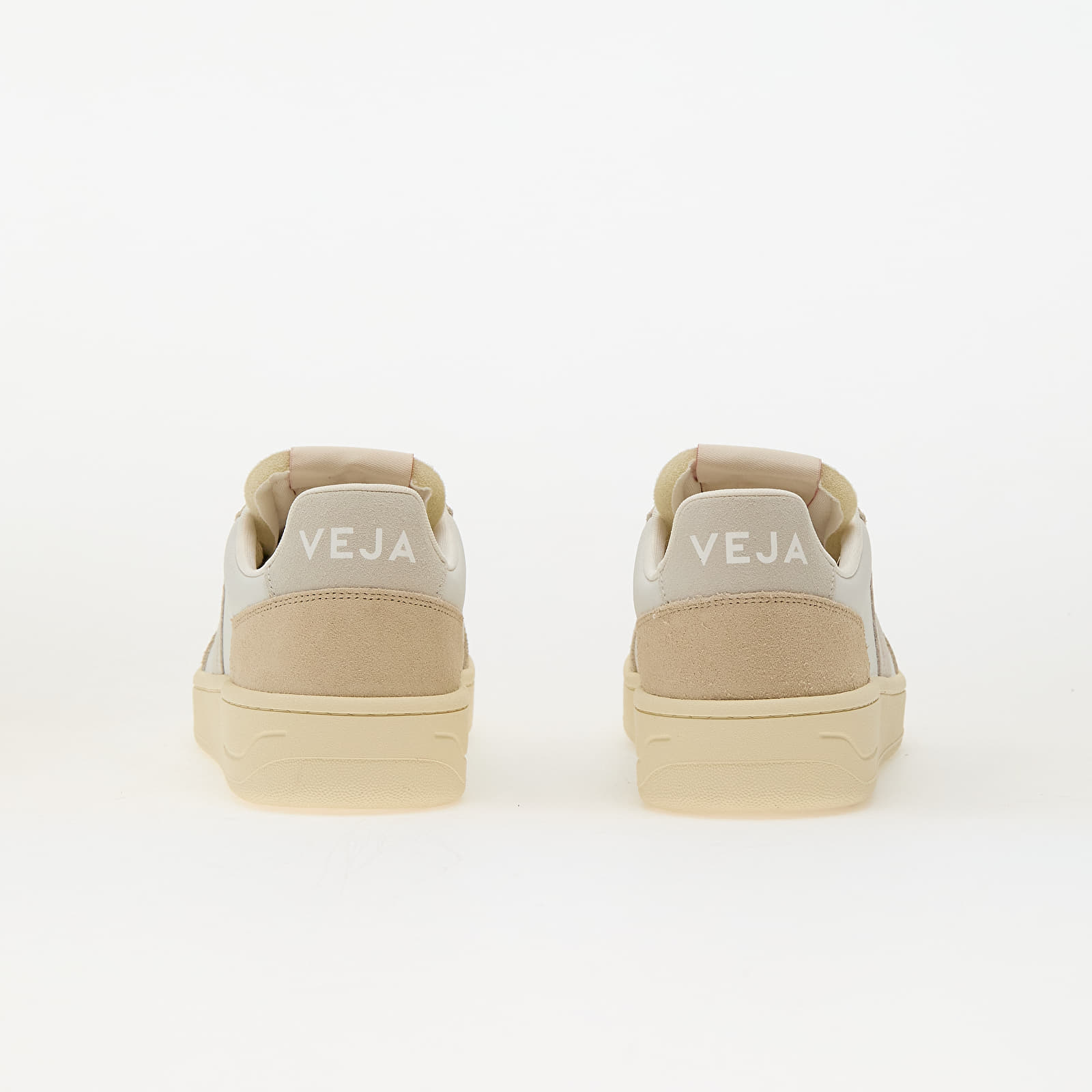 Meeste tossud ja kingad Veja V-82 Leather Ex-White Natural Almond