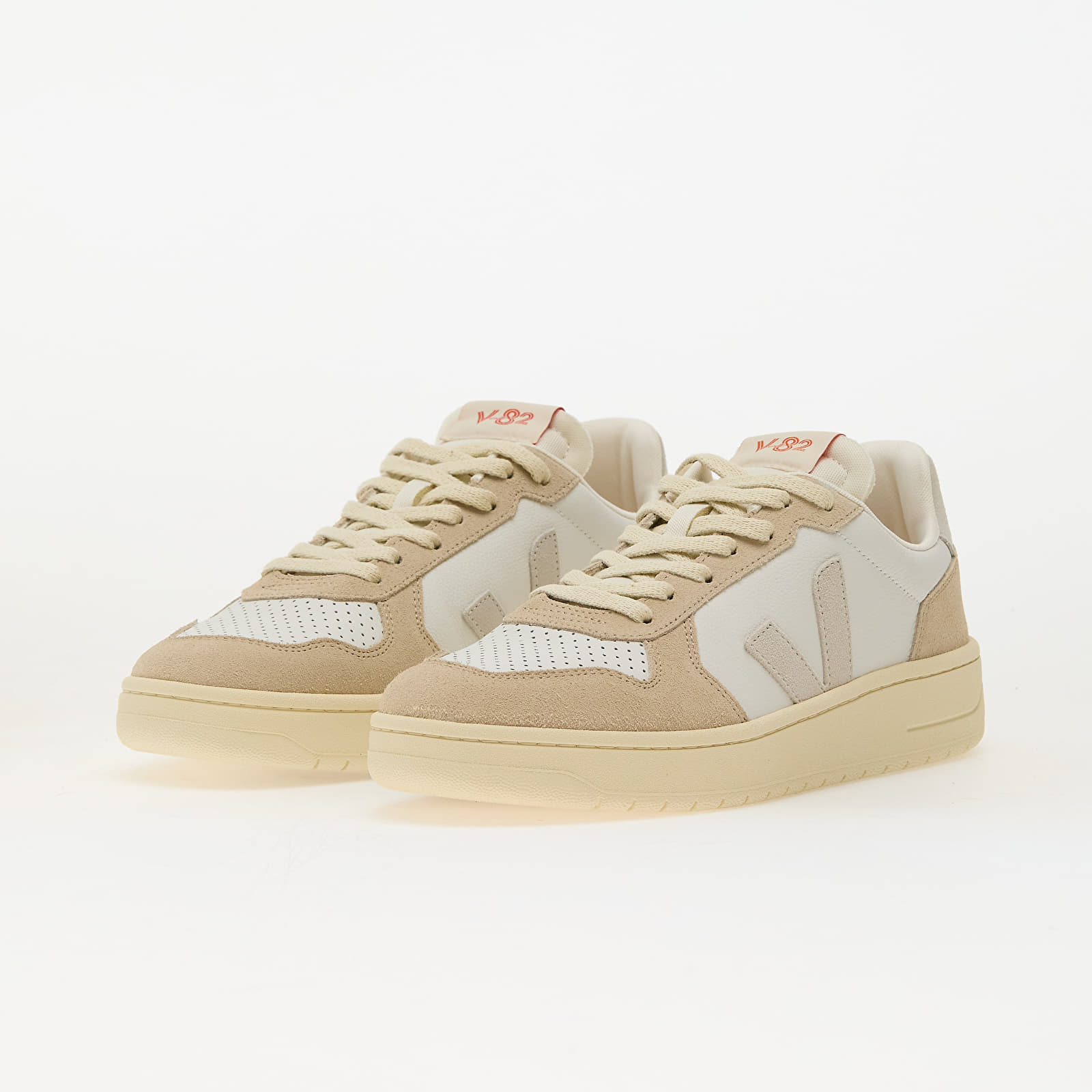Meeste tossud ja kingad Veja V-82 Leather Ex-White Natural Almond