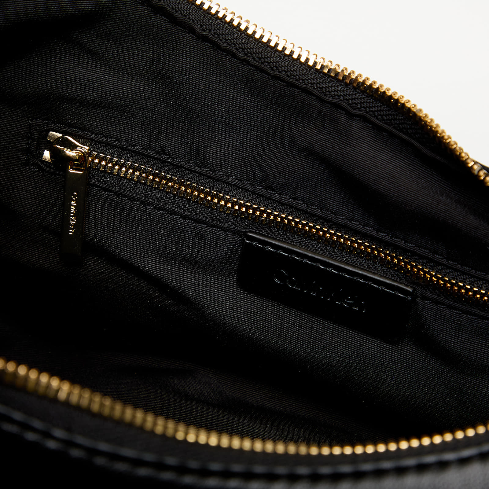 Handtaschen Calvin Klein Pinched Soft Crescen Black