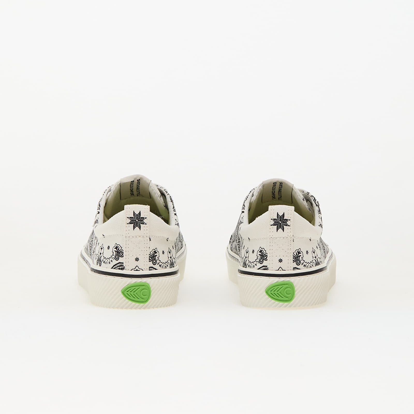 Joggesko og sko for kvinner Cariuma W Oca Low Off-White Bandana