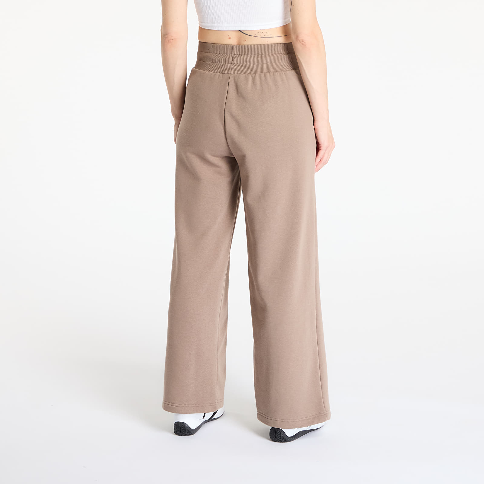 Pantalones de chándal para mujer Puma Wardrobe Essentials Relaxed Wide Leg Sweatpants Totally Taupe