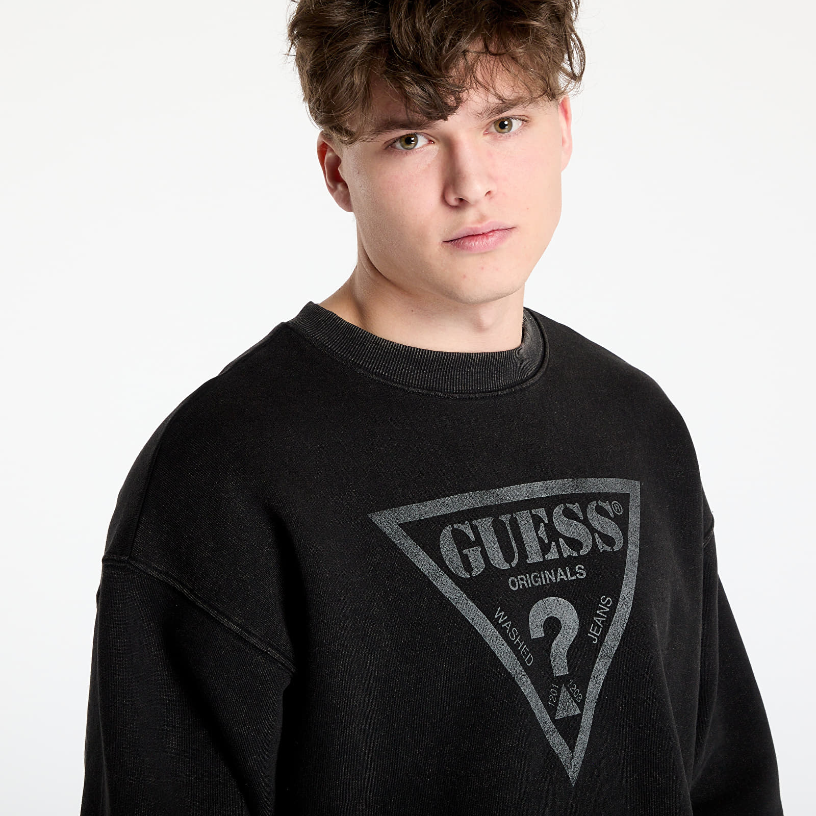 Hoodies GUESS Go Vintage Triangle Crewneck Jet Black Multi