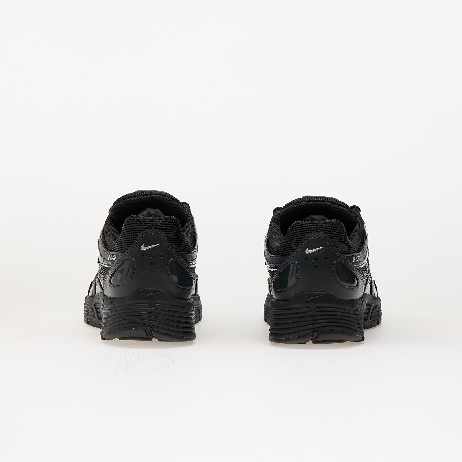 Naiste tossud ja kingad Nike W P-6000 Off Noir/ Metallic Silver