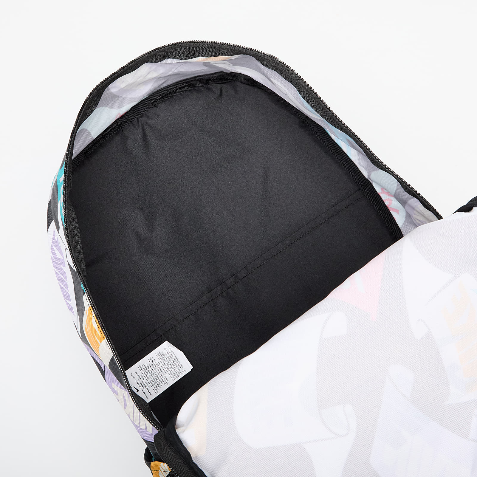 Rucksäcke für Männer Nike Heritage Backpack (25L) Black/ Black/ White