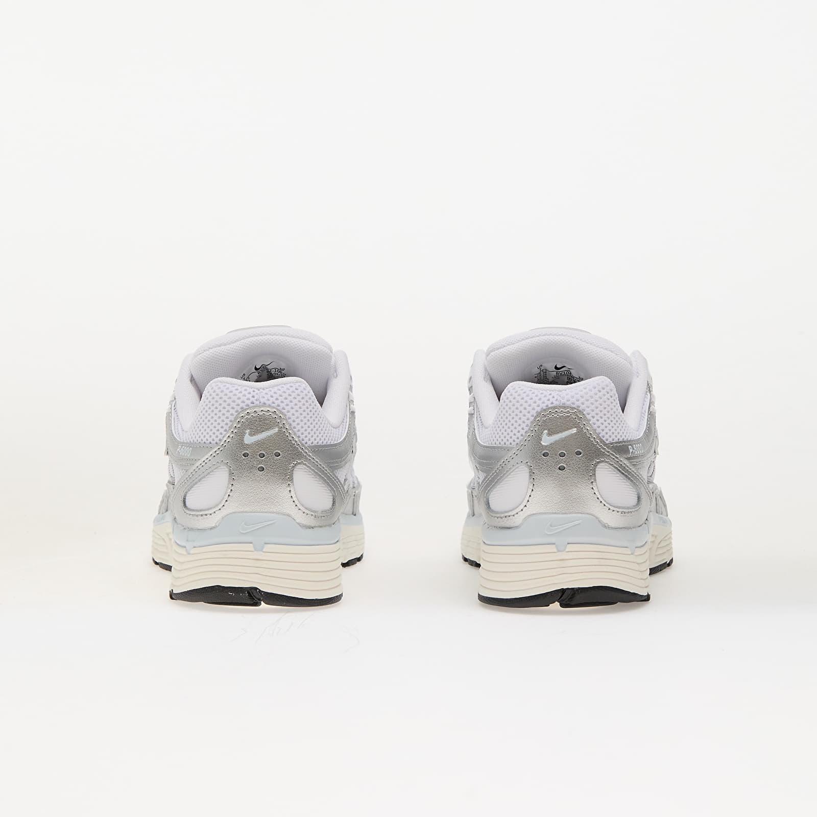 Damesschoenen Nike W P-6000 White/ Metallic Silver-Blue Tint-Sail