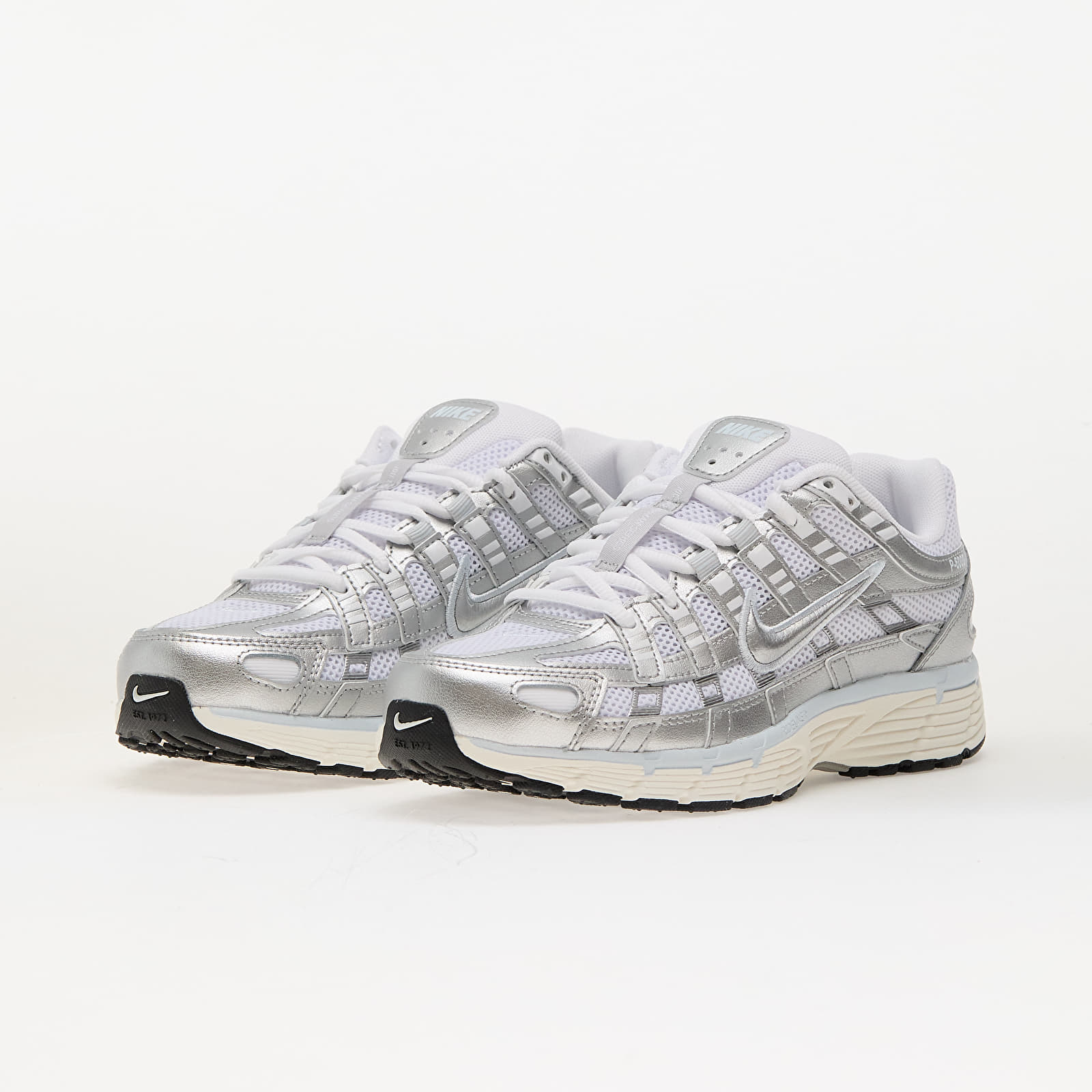 Damesschoenen Nike W P-6000 White/ Metallic Silver-Blue Tint-Sail