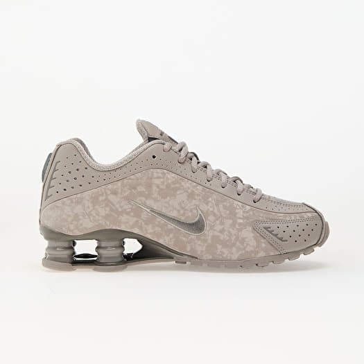 Women's sneakers and shoes Nike W Shox R4 College Grey/ Flat