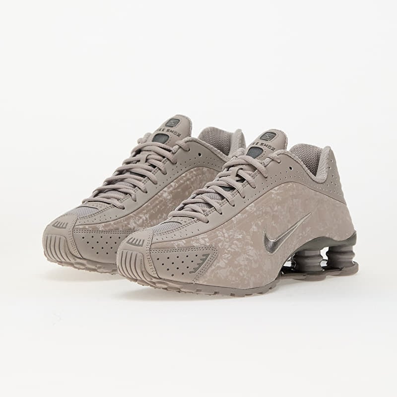 Nike W Shox R4 College Grey/ Flat Pewter | Queens