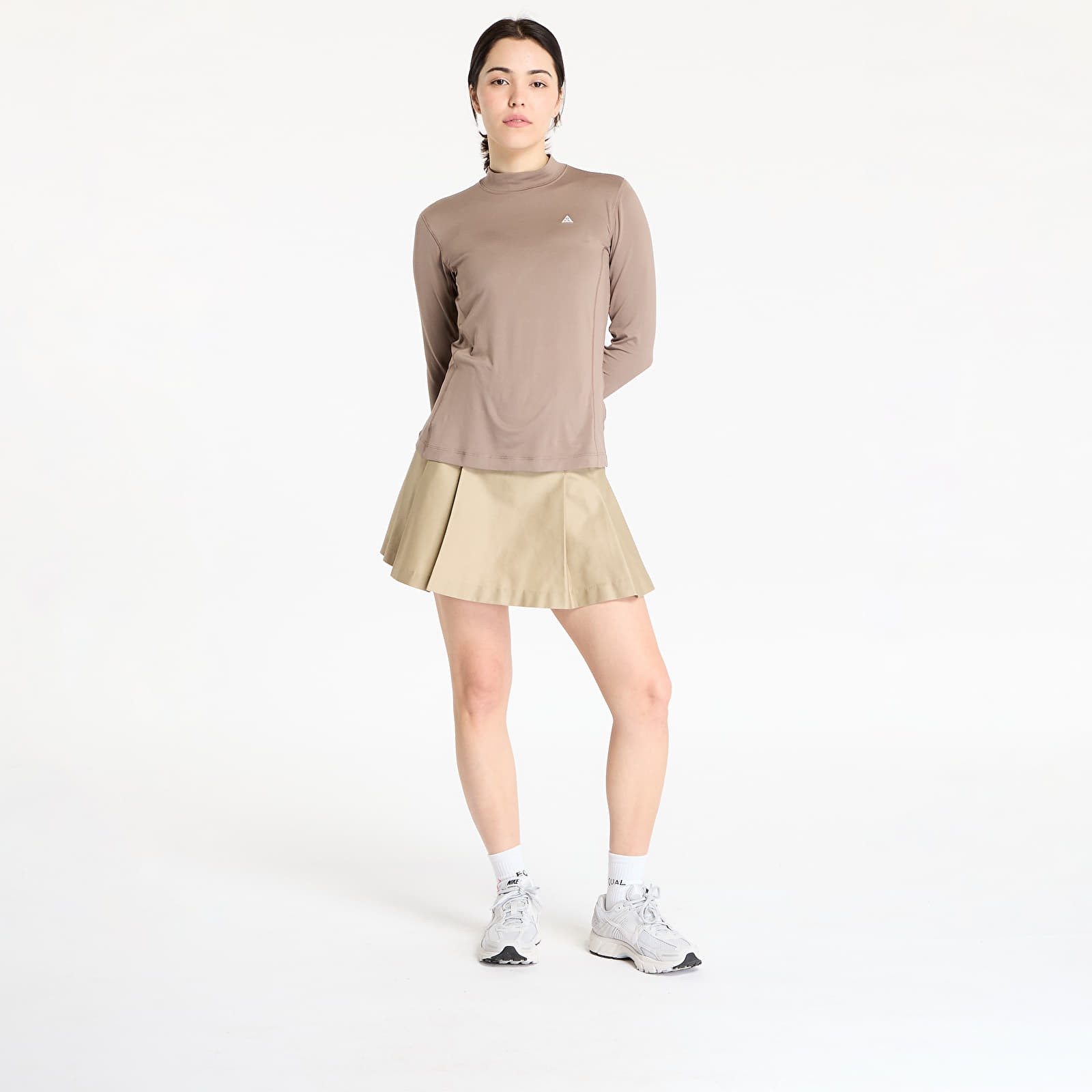 Tanktops für Frauen Nike ACG "Goat Rocks" Women's Dri-FIT ADV Long-Sleeve Top Mink Brown/ Summit White