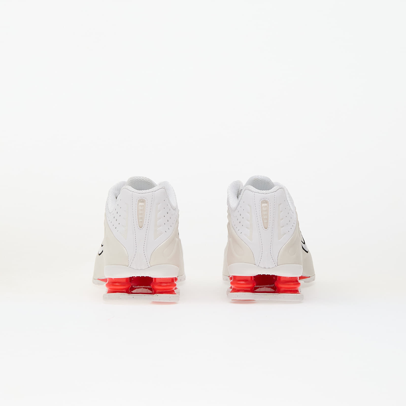 Sneakers og sko til kvinder Nike W Shox R4 White/ White-Phantom-Picante Red