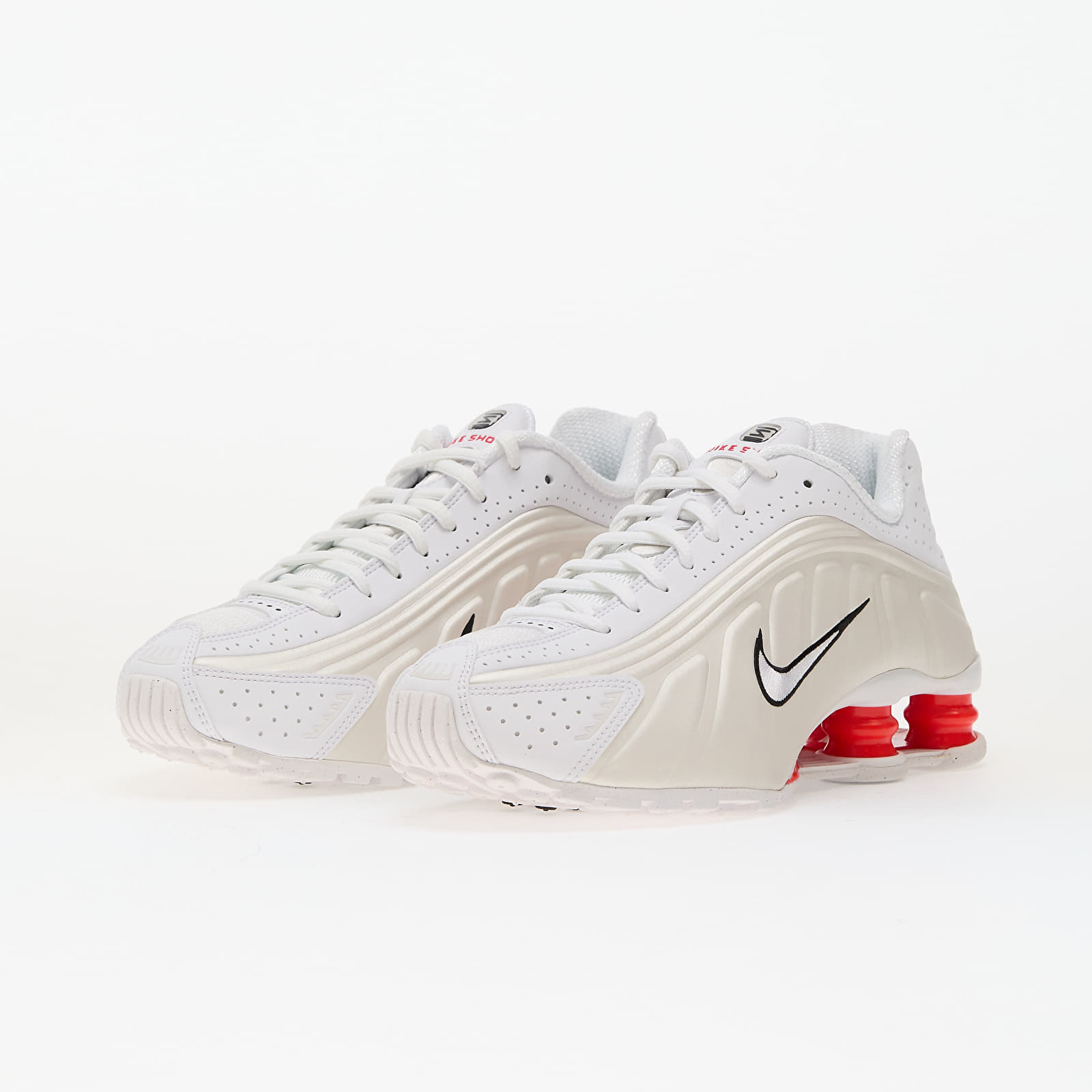 Sneakers og sko til kvinder Nike W Shox R4 White/ White-Phantom-Picante Red