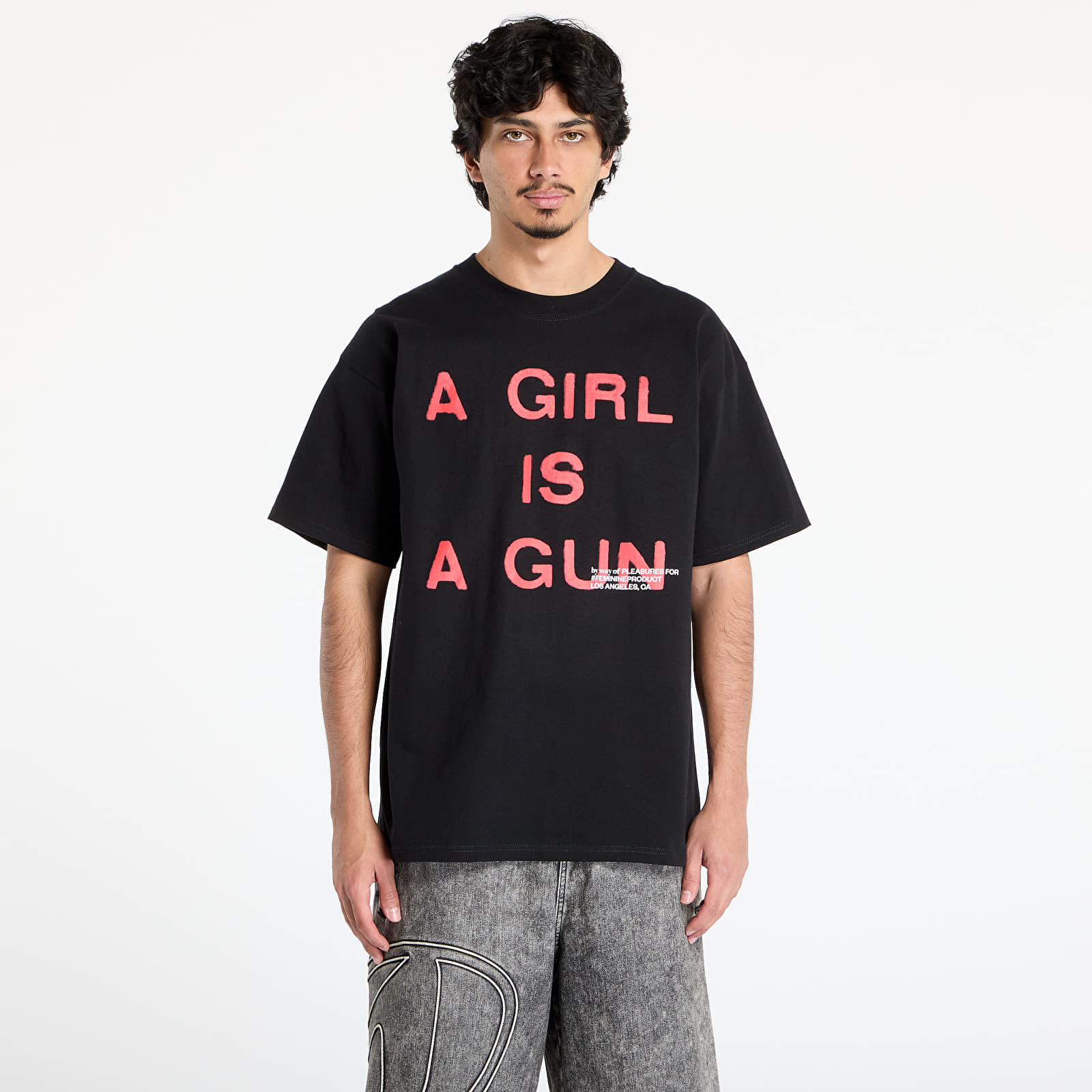 T-shirt PLEASURES Girl Is A Gun T-Shirt Black XXL