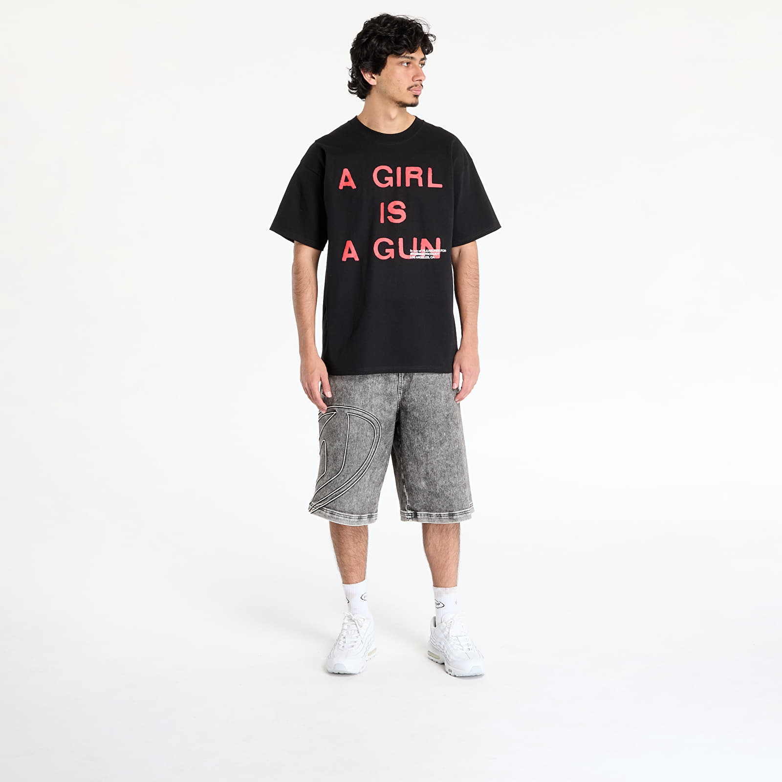 Vyriški marškinėliai PLEASURES Girl Is A Gun T-Shirt Black