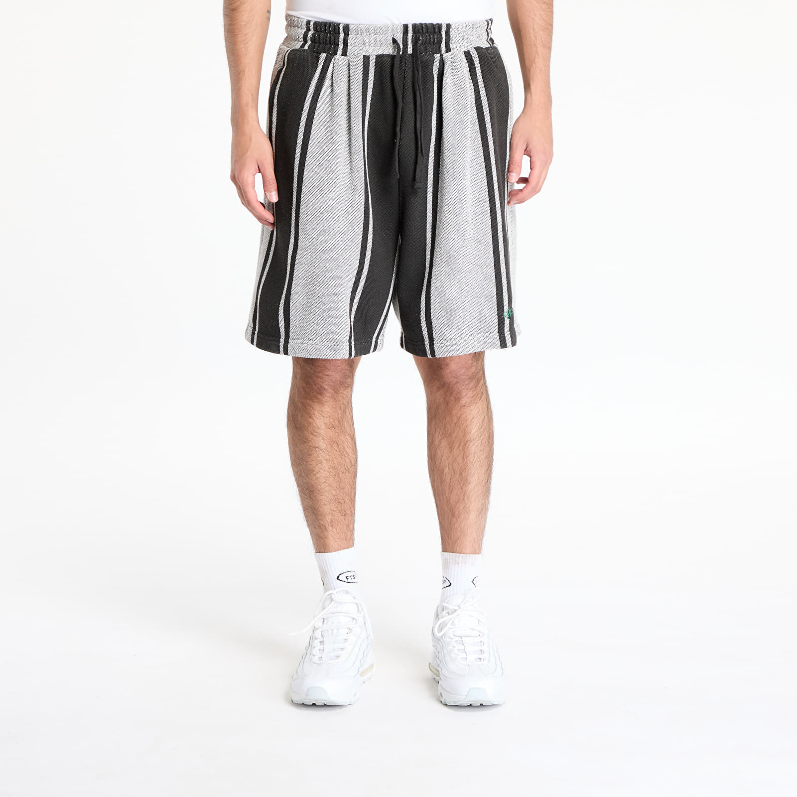 PLEASURES Rug Wide Shorts Black L akciós termékkép 1