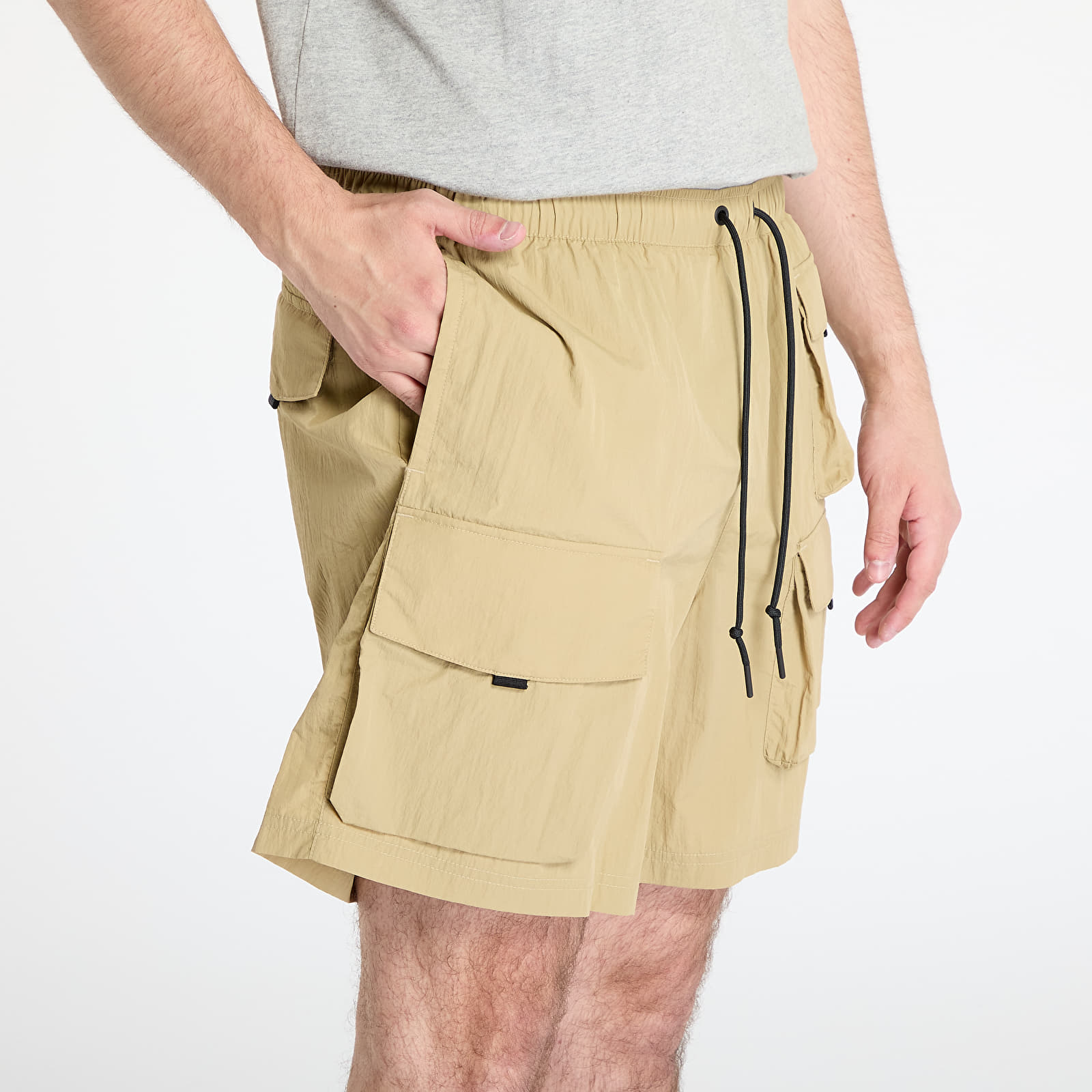 Meeste lühikesed püksid Nike Tech Men's Woven Cargo Shorts Parachute Beige/ Black