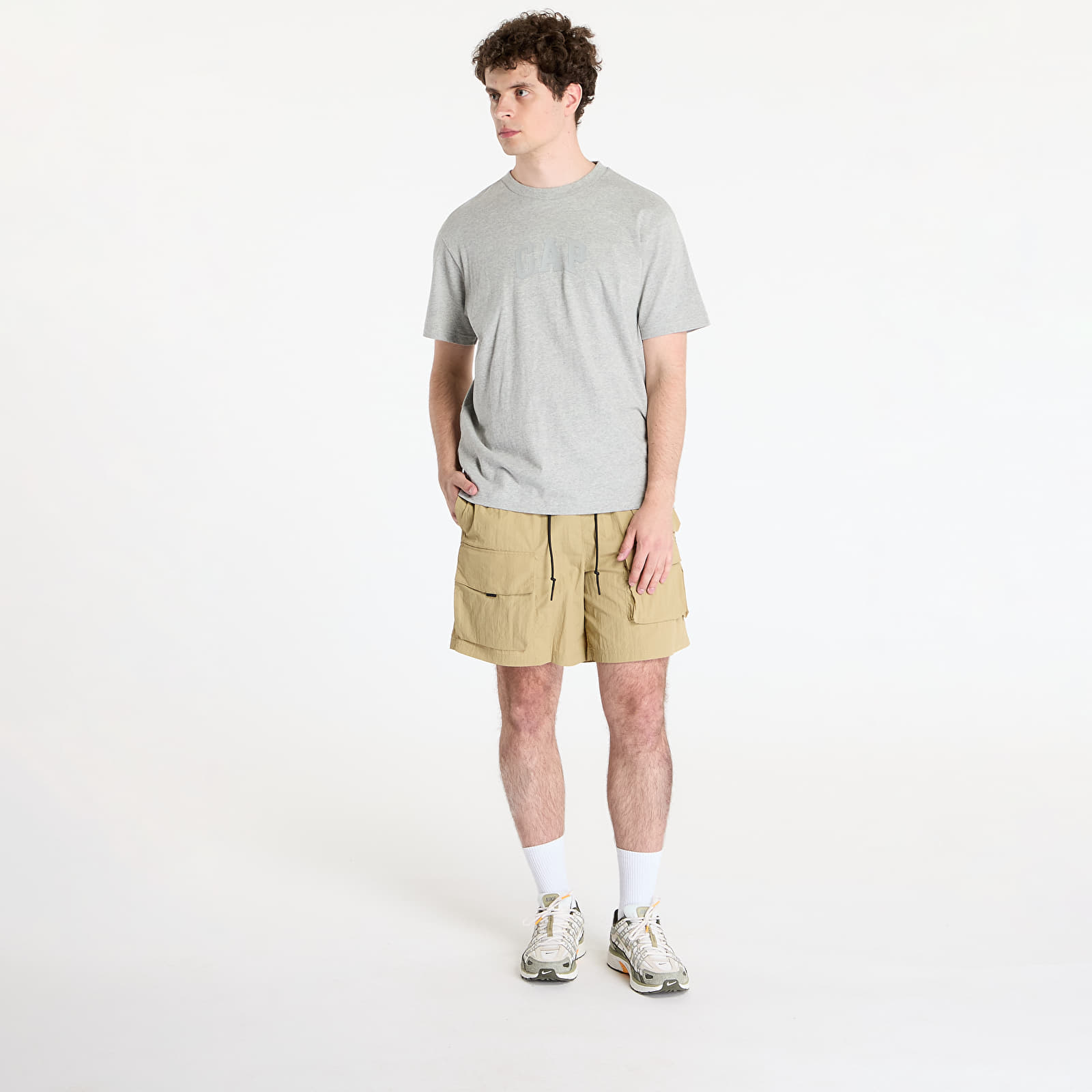 Meeste lühikesed püksid Nike Tech Men's Woven Cargo Shorts Parachute Beige/ Black