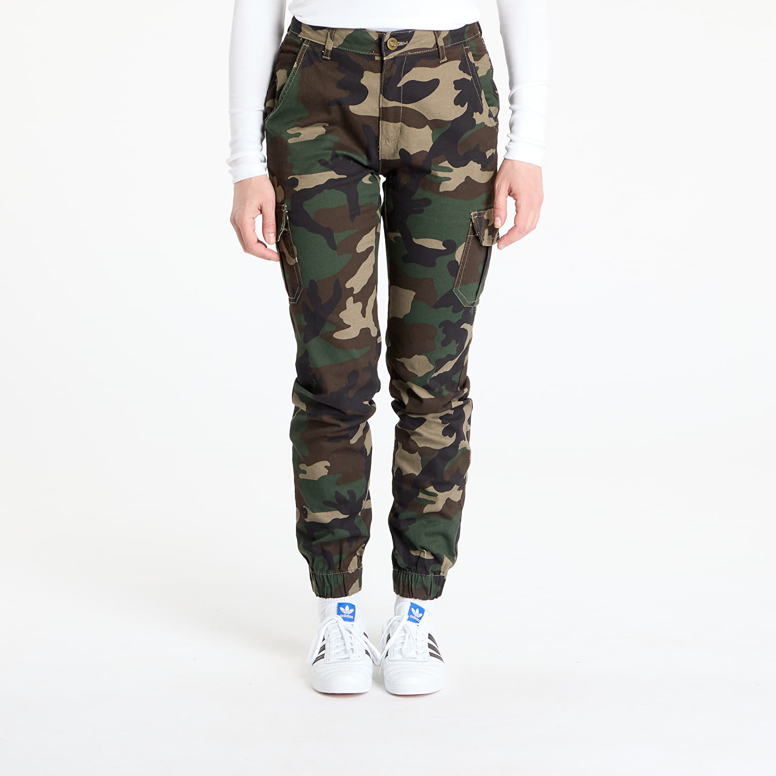 Cargo püksid Urban Classics Ladies High Waist Camo Cargo Pants Camo Green