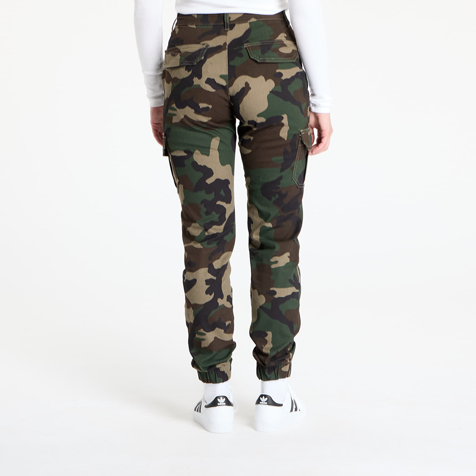 Cargo püksid Urban Classics Ladies High Waist Camo Cargo Pants Camo Green