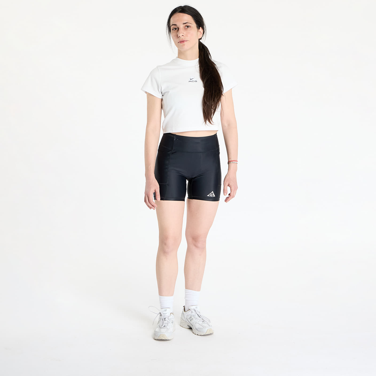Shortsid Nike ACG "Tree Frog" Women's Dri-FIT ADV Mid-Rise 6" Shorts Black/ Black/ Summit White