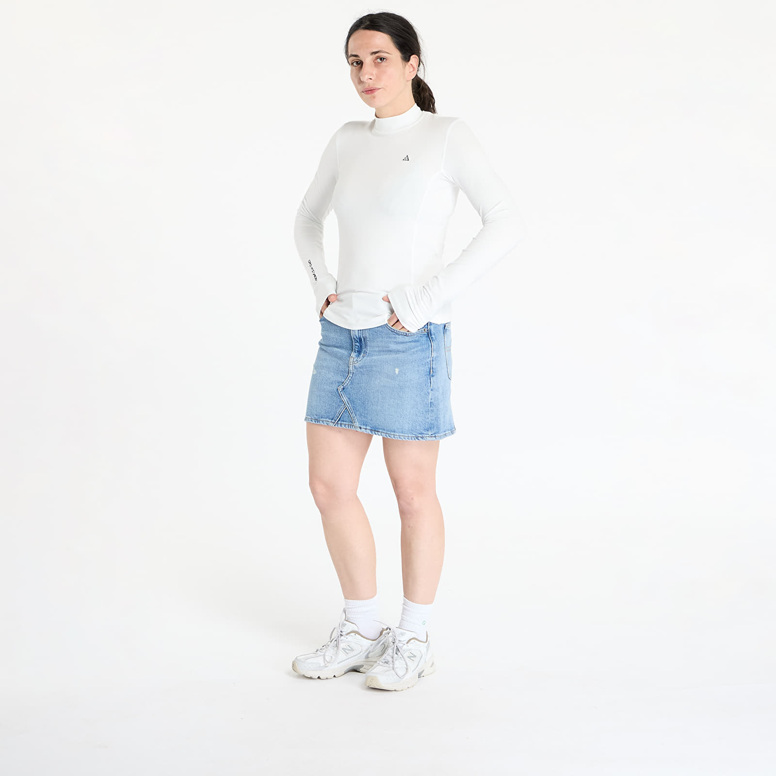 Camisetas de mujer Nike ACG "Goat Rocks" Women's Dri-FIT ADV Long-Sleeve Top Summit White/ Black