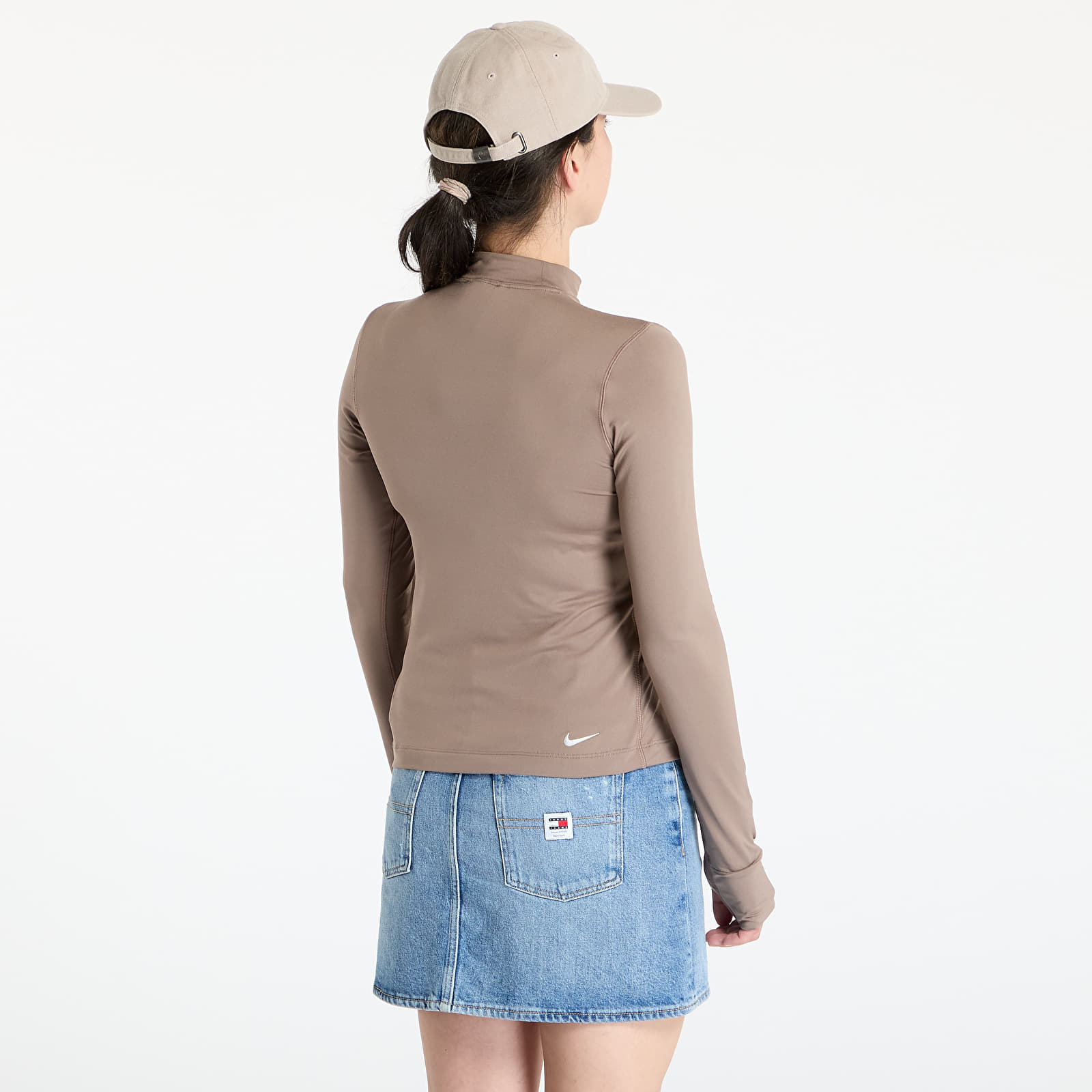 Tanktops für Frauen Nike ACG "Goat Rocks" Women's Dri-FIT ADV Long-Sleeve Top Mink Brown/ Summit White