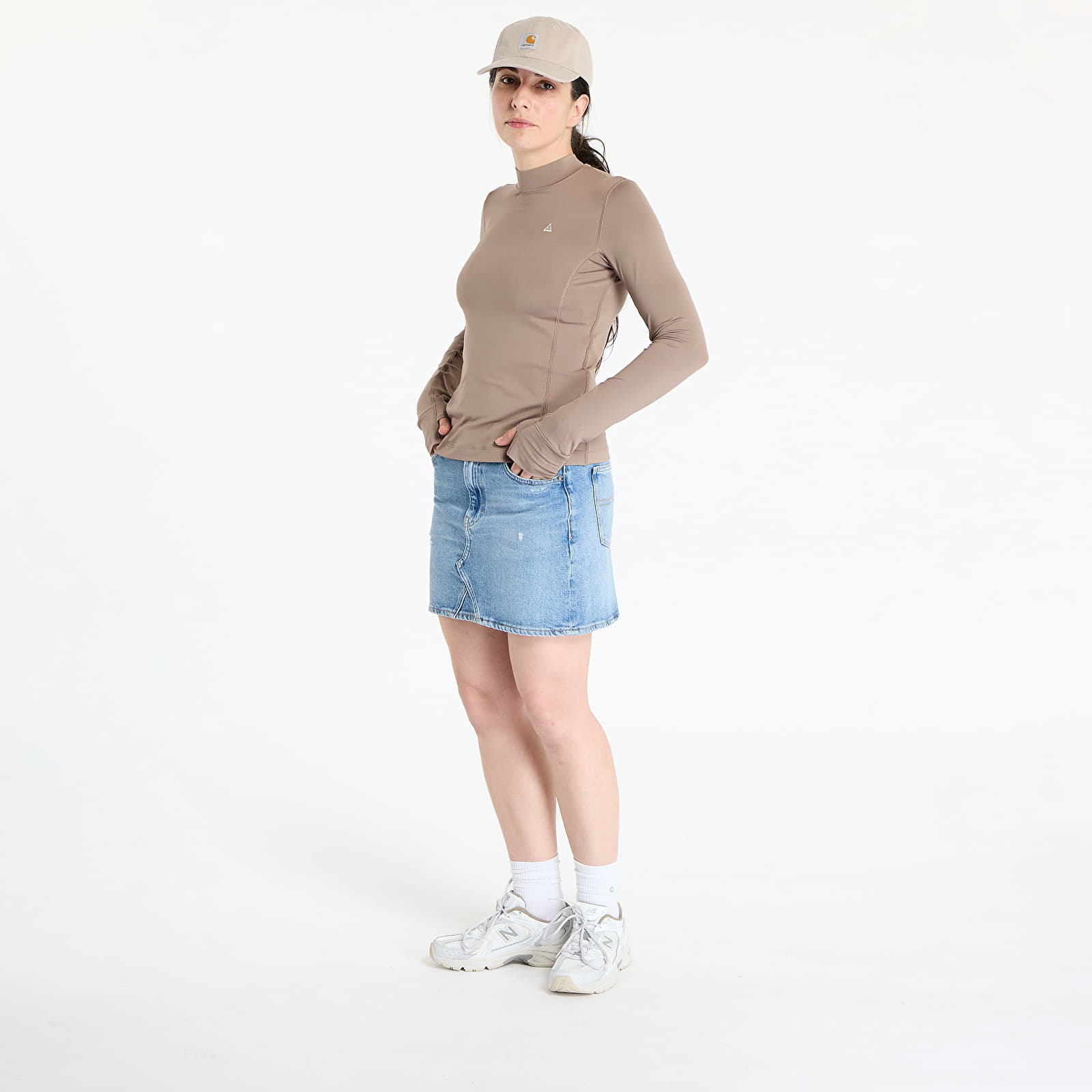 Tanktops für Frauen Nike ACG "Goat Rocks" Women's Dri-FIT ADV Long-Sleeve Top Mink Brown/ Summit White