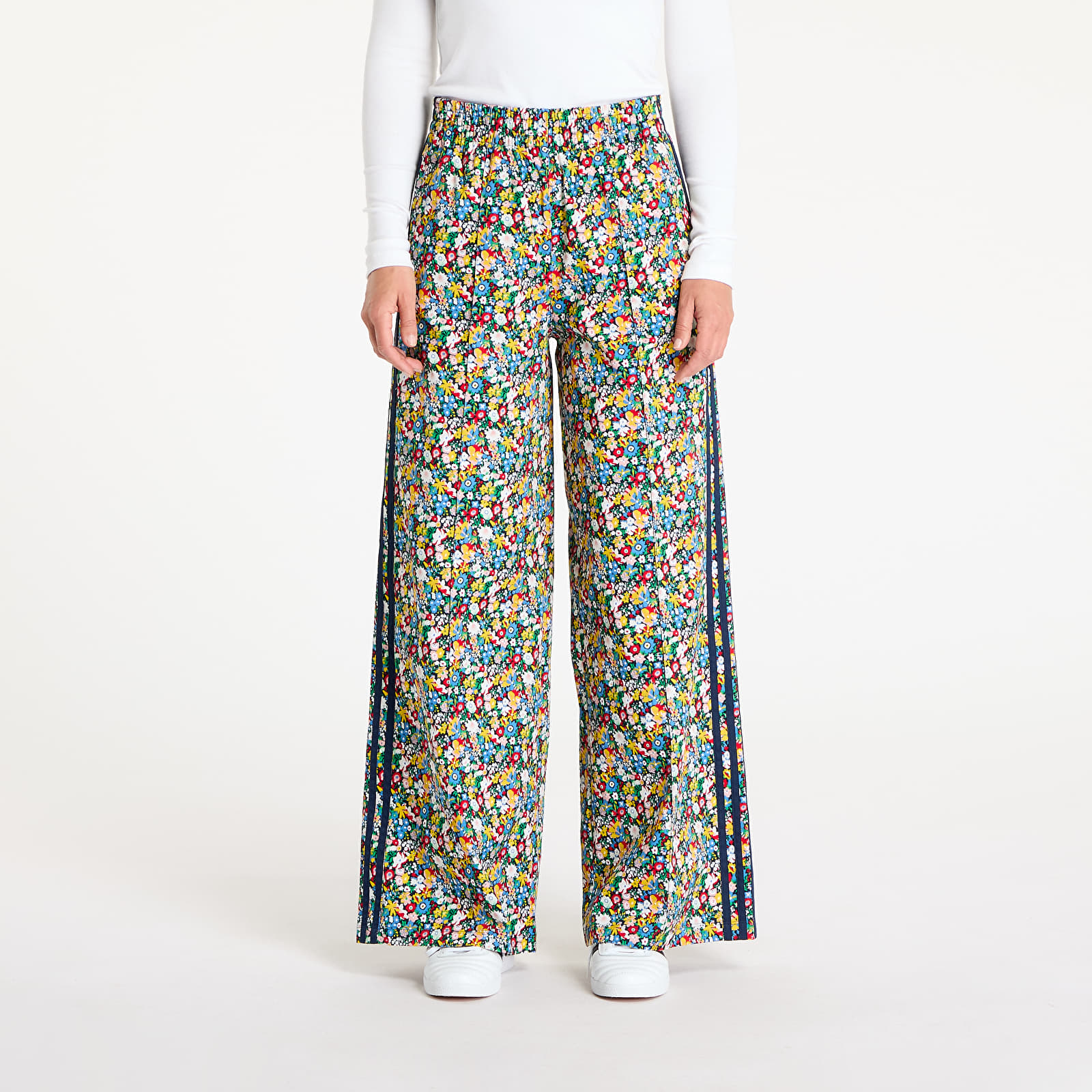 Hlače adidas Originals X Liberty London Wide Leg Trackpants Multicolor/ Night Indigo