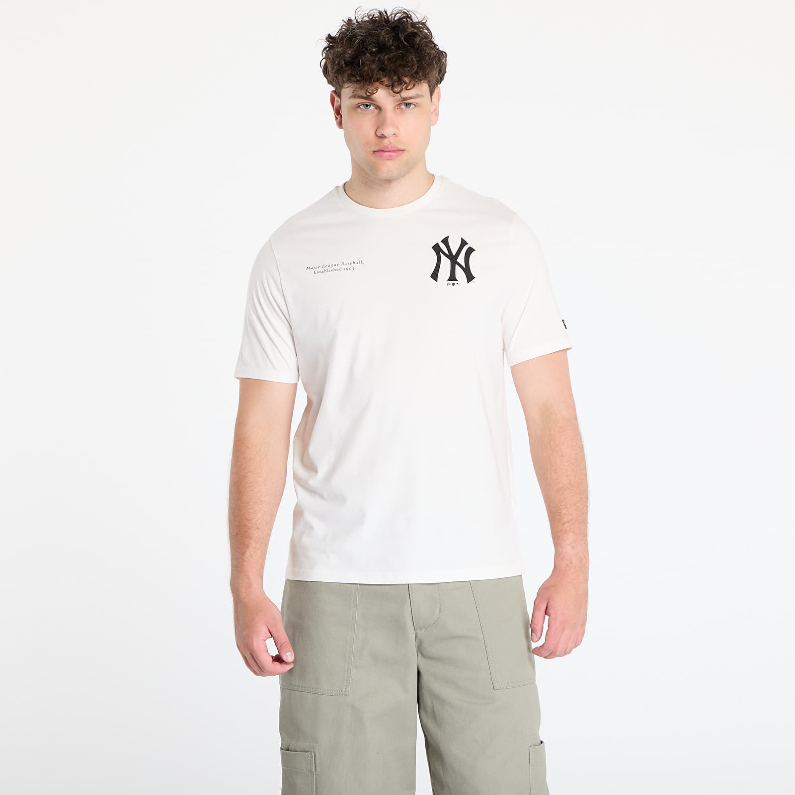 Camisetas hombre New Era New York Yankees Arch Graphic Regular Tee UNISEX Off White