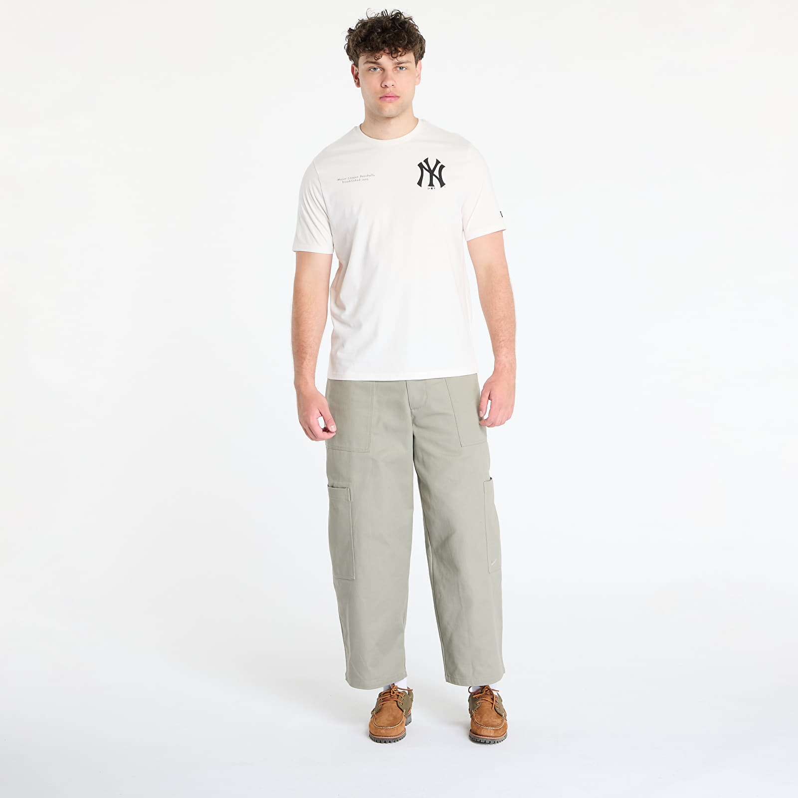 Camisetas hombre New Era New York Yankees Arch Graphic Regular Tee UNISEX Off White